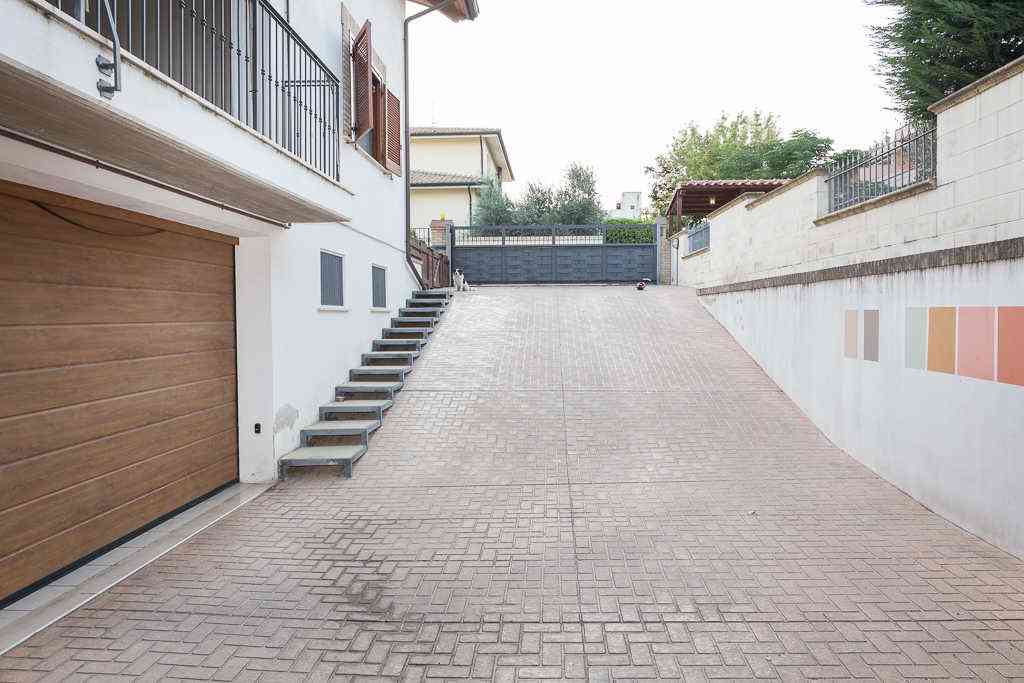 Casa indipendente Casa indipendente in vendita Collecorvino (PE), Villa Pini - Collecorvino - EUR 579.130 400