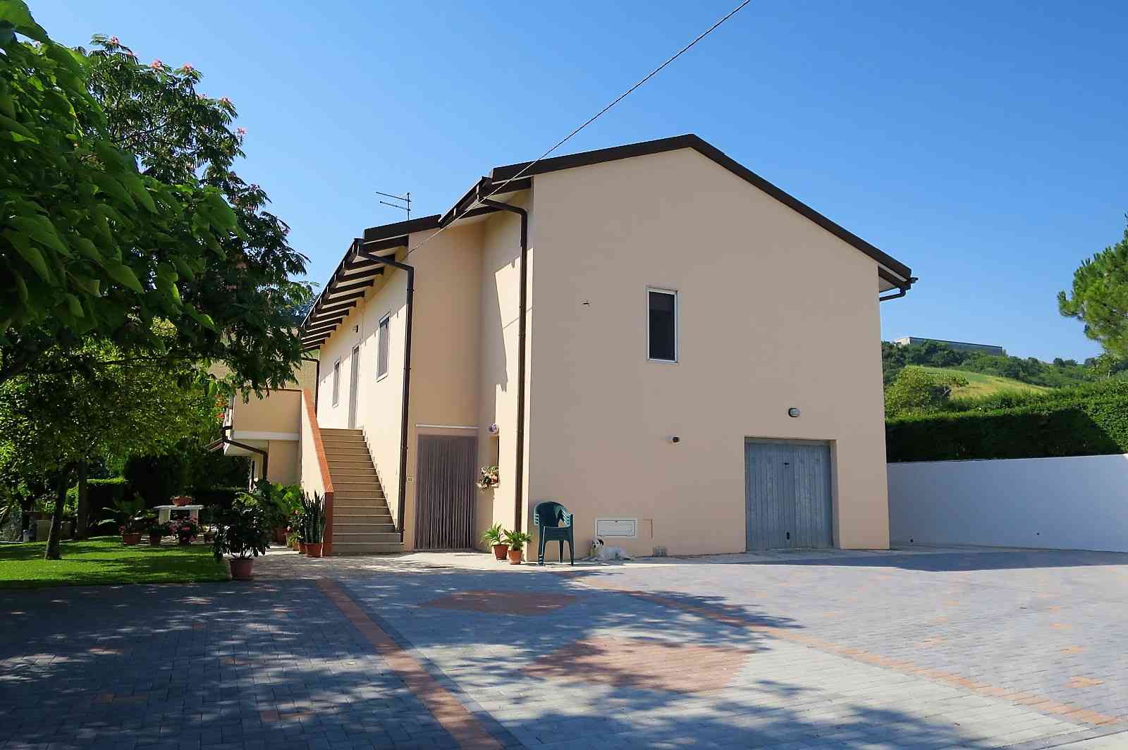 Country Houses Country Houses for sale Loreto Aprutino (PE), Casa Nespolo - Loreto Aprutino - EUR 263.952 300