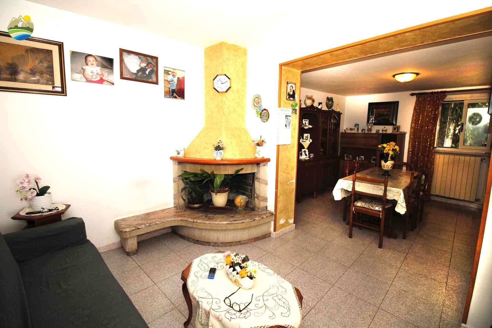 Casa in paese Casa in paese in vendita Montefino (TE), Casa Peperone - Montefino - EUR 58.435 580