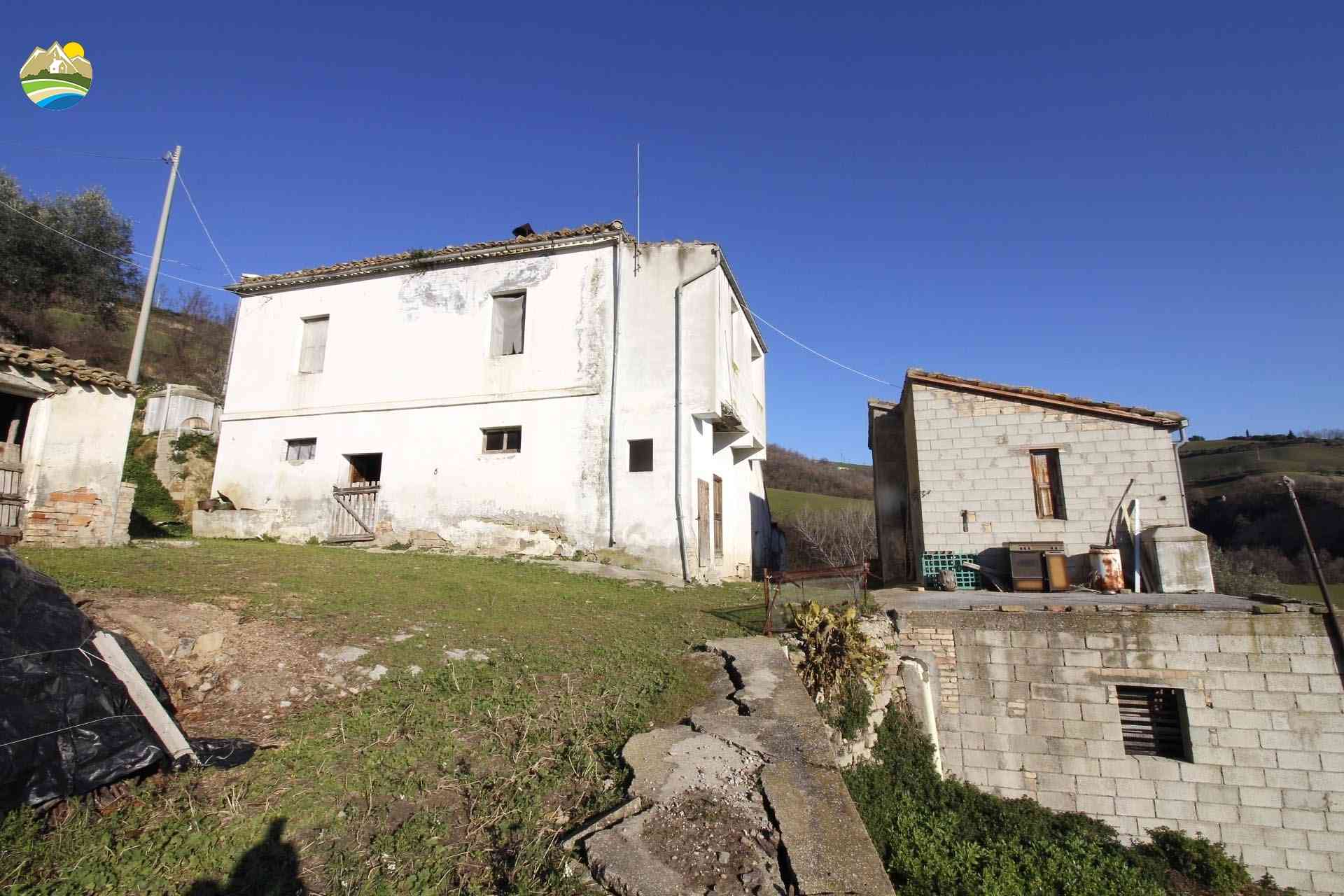 Country Houses Country Houses for sale Castiglione Messer Raimondo (TE), Cascina degli Uliveti - Castiglione Messer Raimondo - EUR 51.480 540