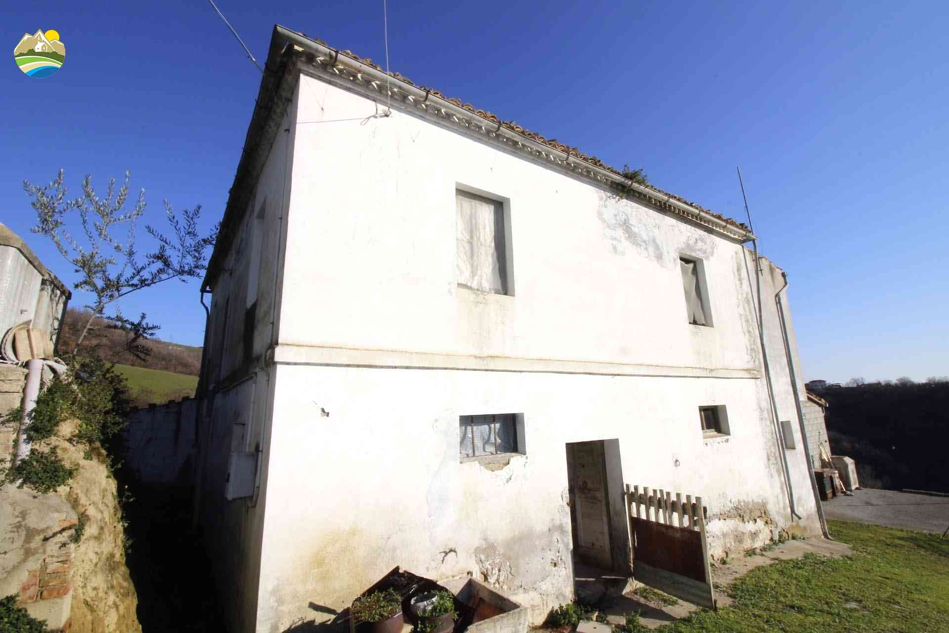 Country Houses Country Houses for sale Castiglione Messer Raimondo (TE), Cascina degli Uliveti - Castiglione Messer Raimondo - EUR 51.480 700