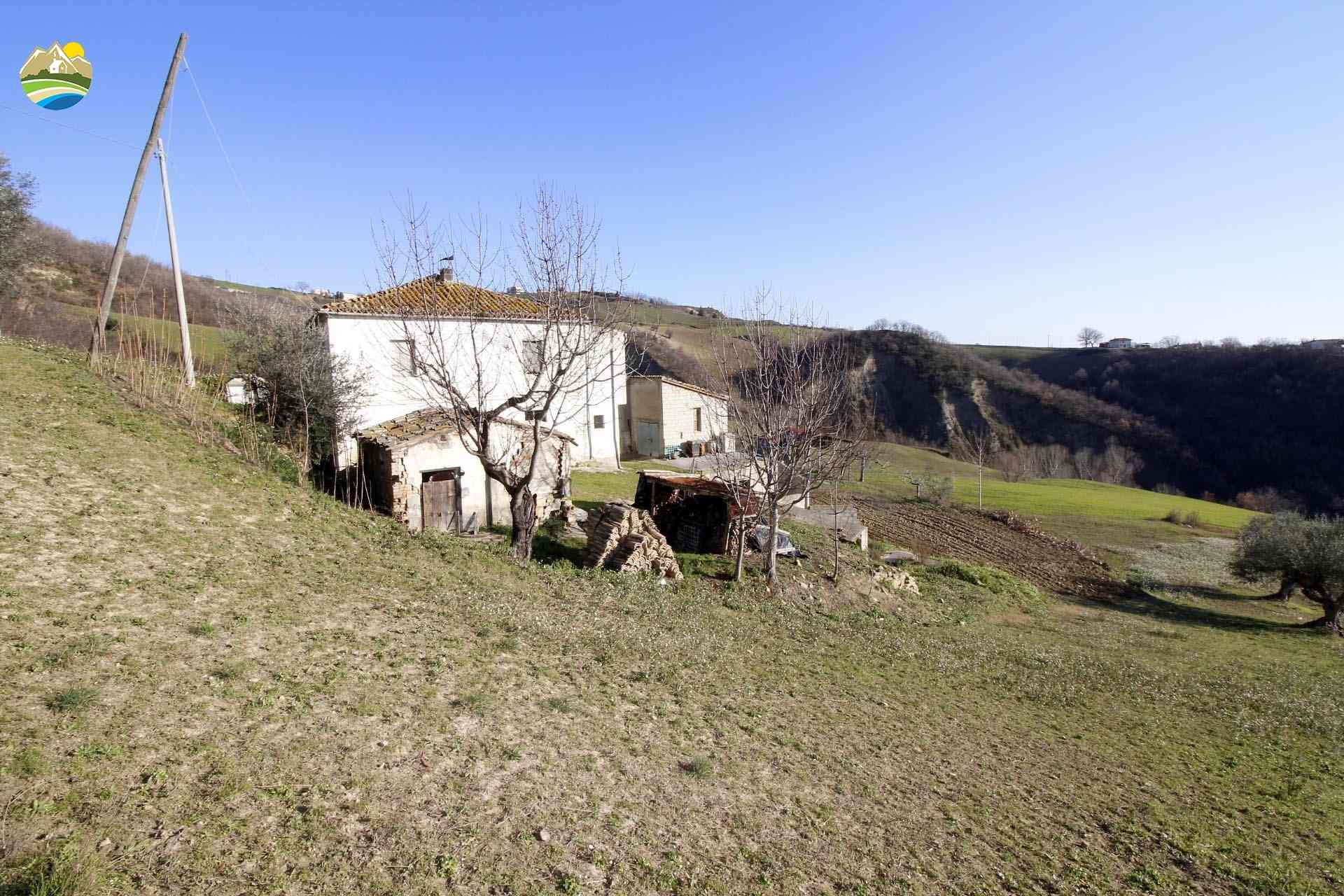 Country Houses Country Houses for sale Castiglione Messer Raimondo (TE), Cascina degli Uliveti - Castiglione Messer Raimondo - EUR 51.480 730