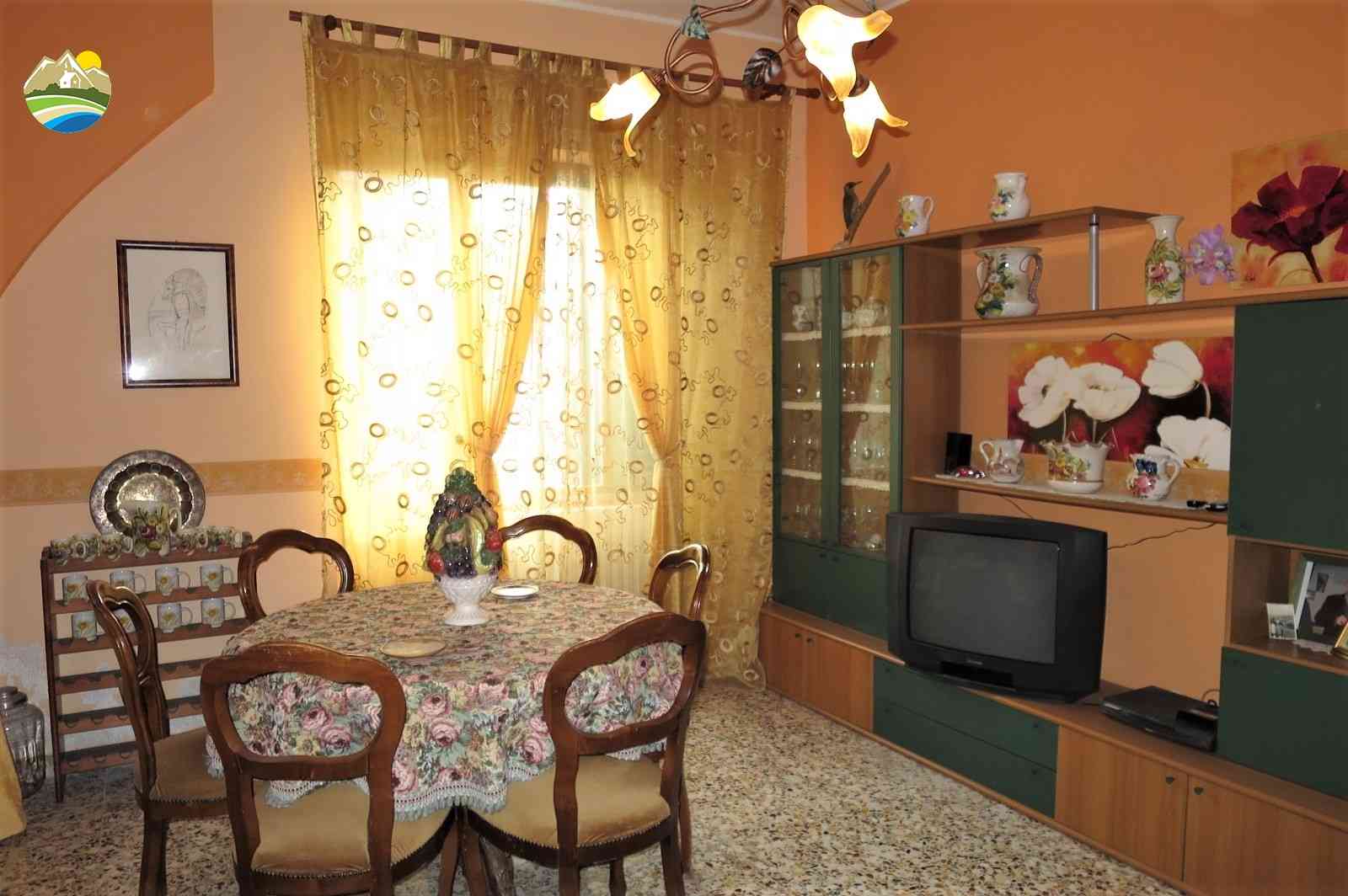Townhouse Townhouse for sale Picciano (PE), Casa Pesco - Picciano - EUR 42.000 590