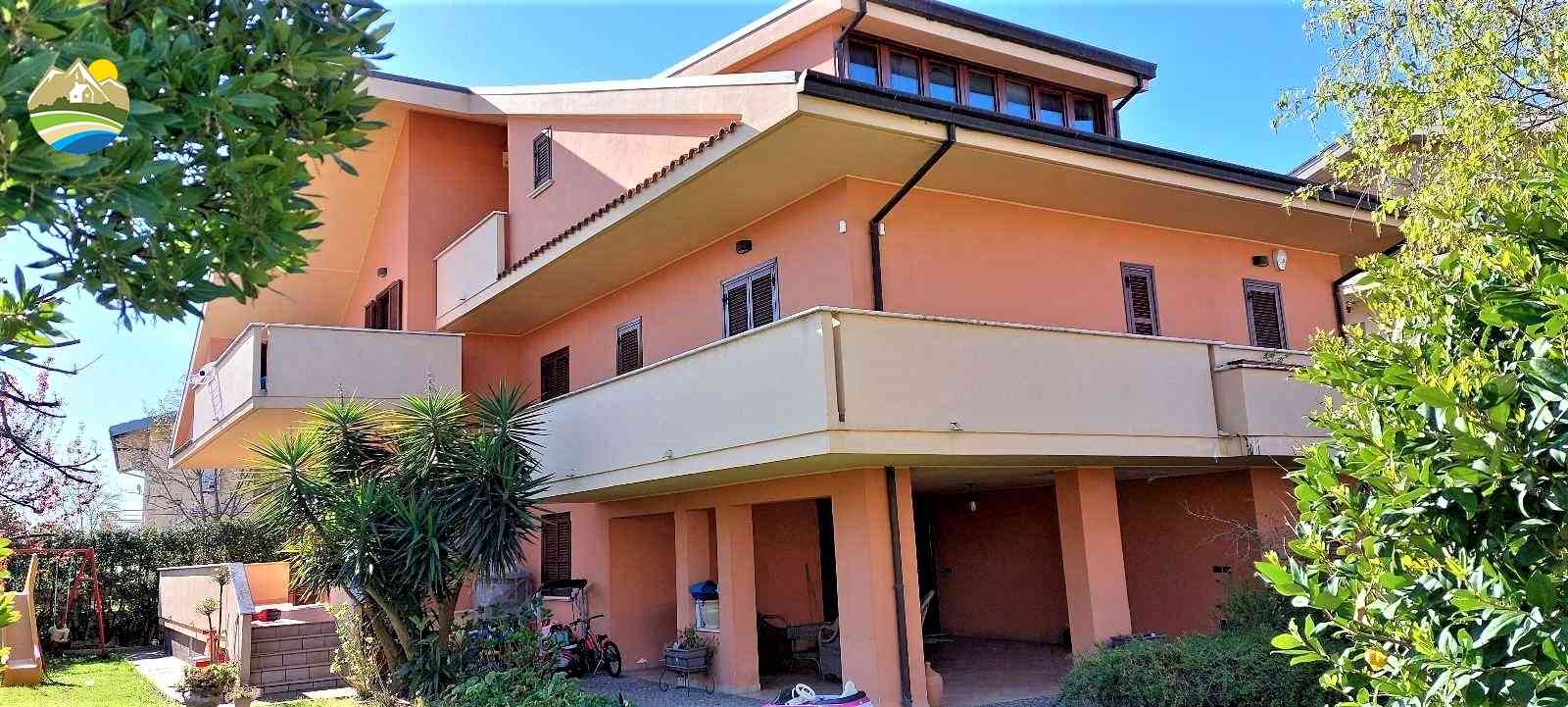 Villa Villa in vendita Castiglione Messer Raimondo (TE), Villa Melograno - Castiglione Messer Raimondo - EUR 382.305 10