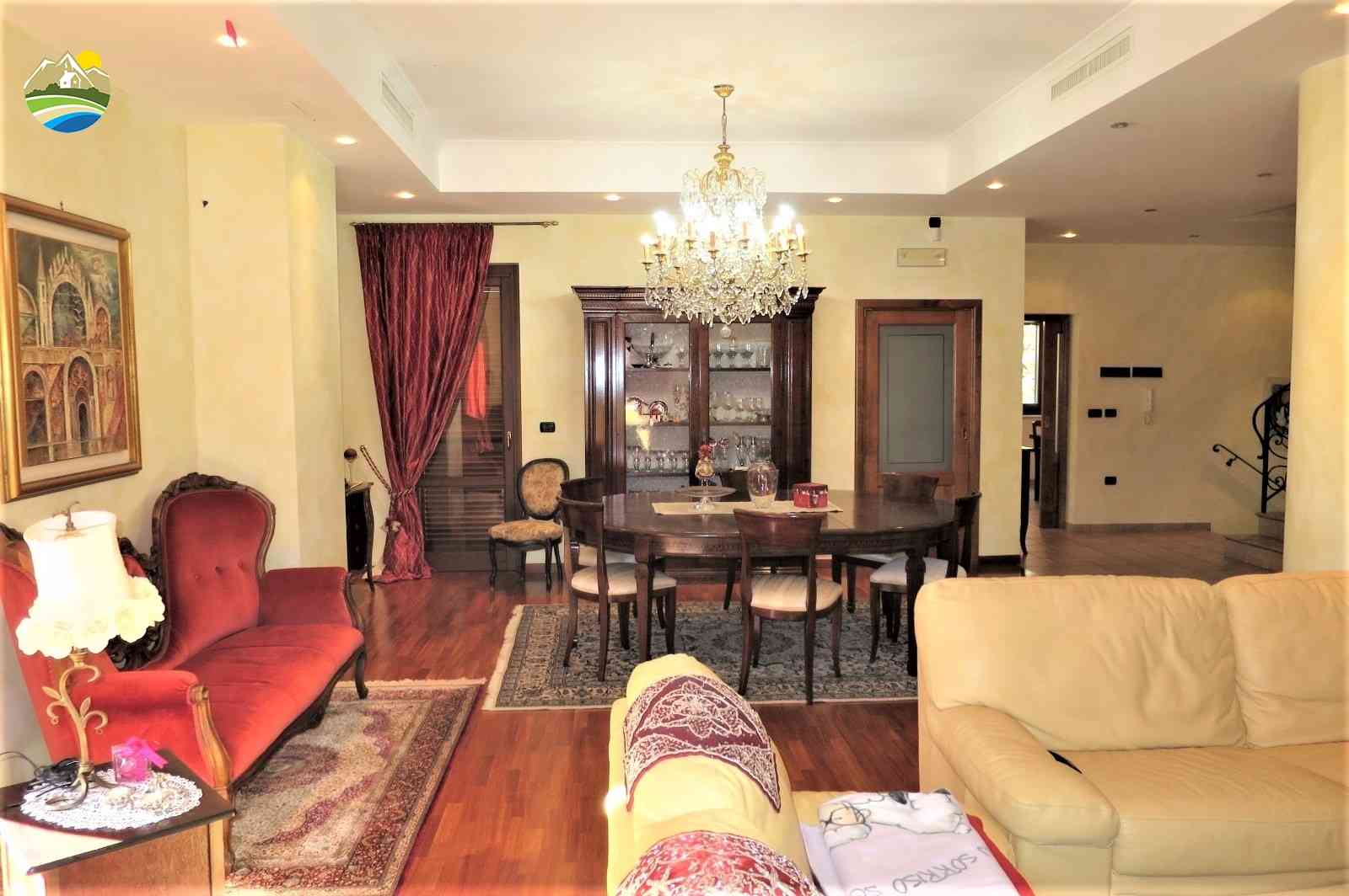 Villa Villa in vendita Castiglione Messer Raimondo (TE), Villa Melograno - Castiglione Messer Raimondo - EUR 382.305 590