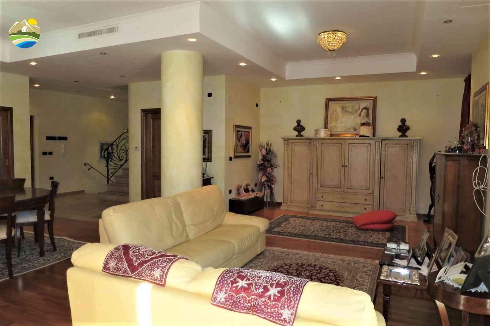 Villa Villa in vendita Castiglione Messer Raimondo (TE), Villa Melograno - Castiglione Messer Raimondo - EUR 382.305 630