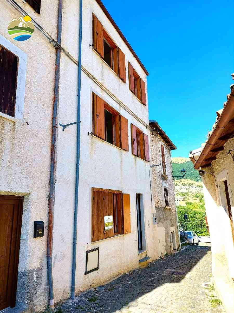 Townhouse Townhouse for sale Castel del Monte (AQ), Casa del Monte - Castel del Monte - EUR 85.000 750