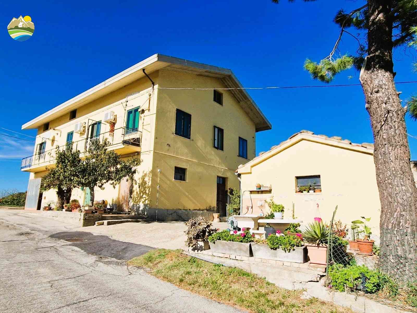 Casa di campagna Casa Mare e Monti - Castiglione Messer Raimondo - EUR 316.388
