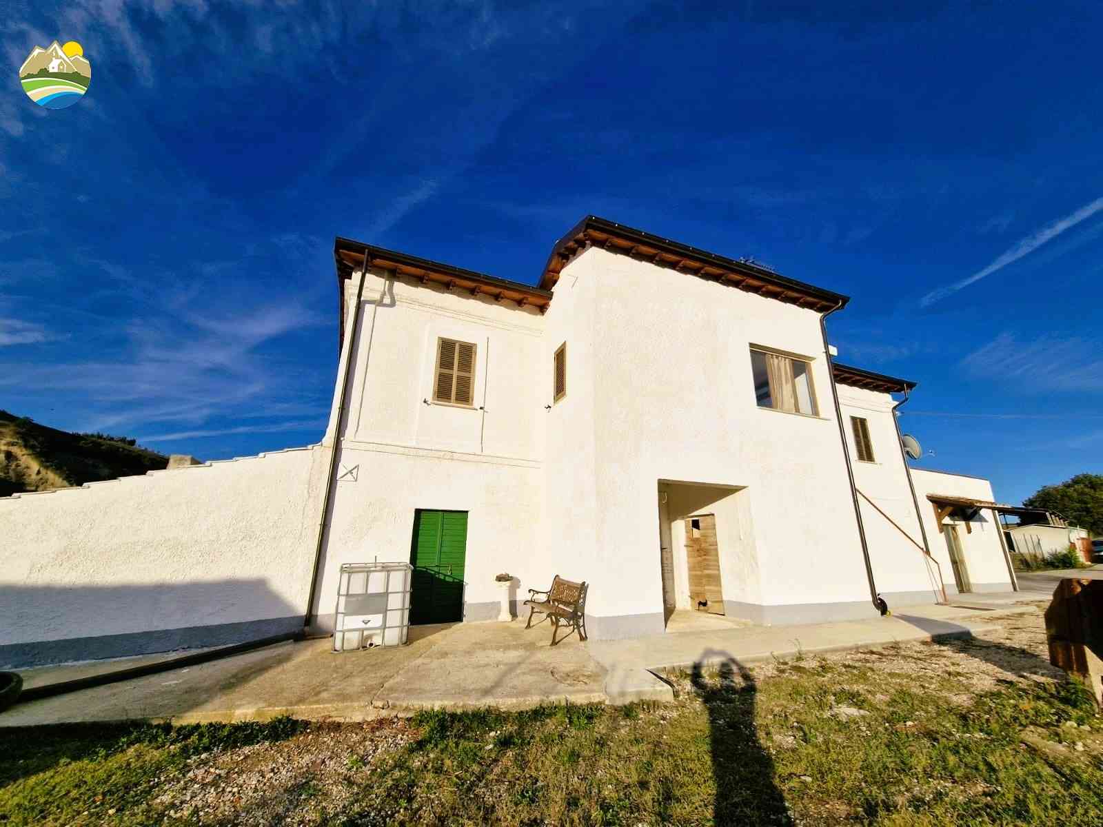 Country Houses Country Houses for sale Cellino Attanasio (TE), Tenuta Vallerossa - Cellino Attanasio - EUR 242.405 810