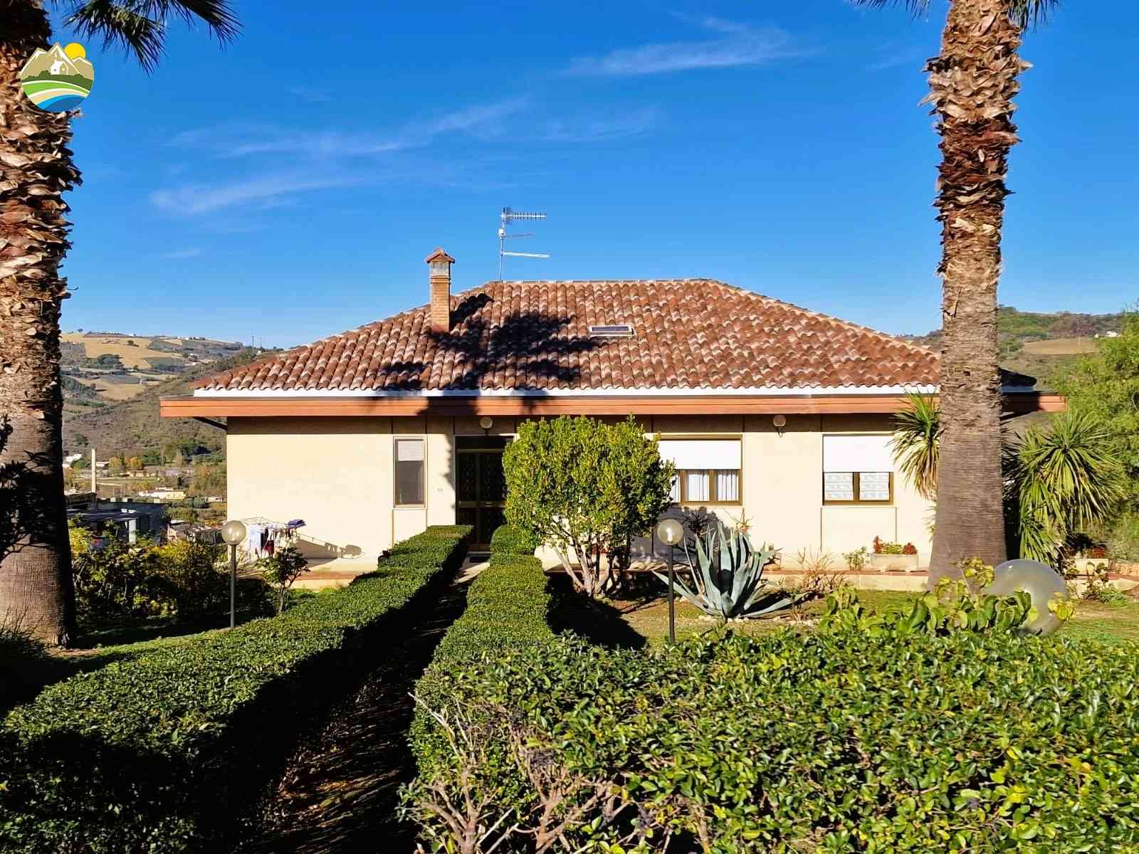 Country Houses Country Houses for sale Castiglione Messer Raimondo (TE), Casa delle Palme - Castiglione Messer Raimondo - EUR 261.060 10