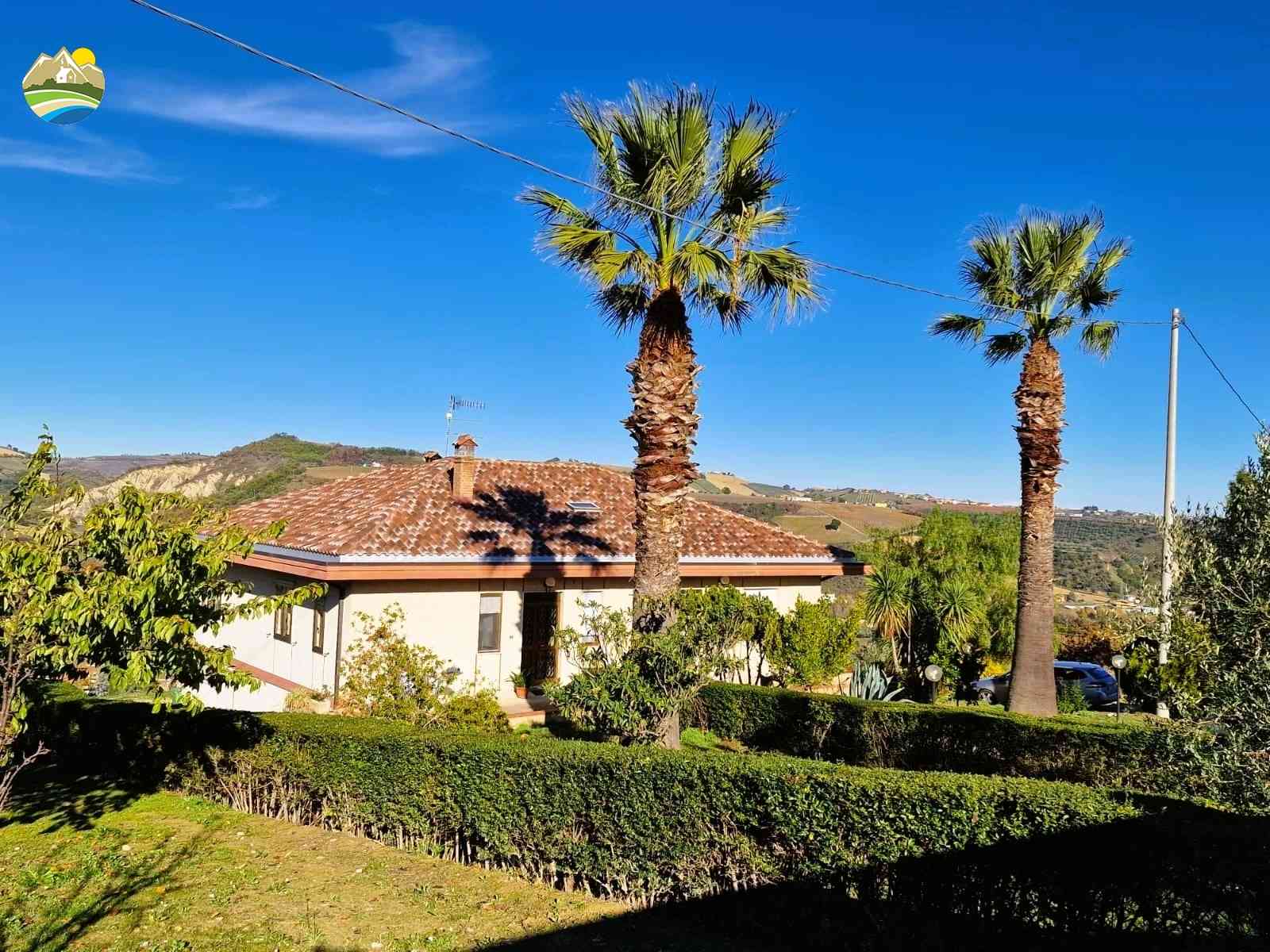 Country Houses Country Houses for sale Castiglione Messer Raimondo (TE), Casa delle Palme - Castiglione Messer Raimondo - EUR 261.060 860