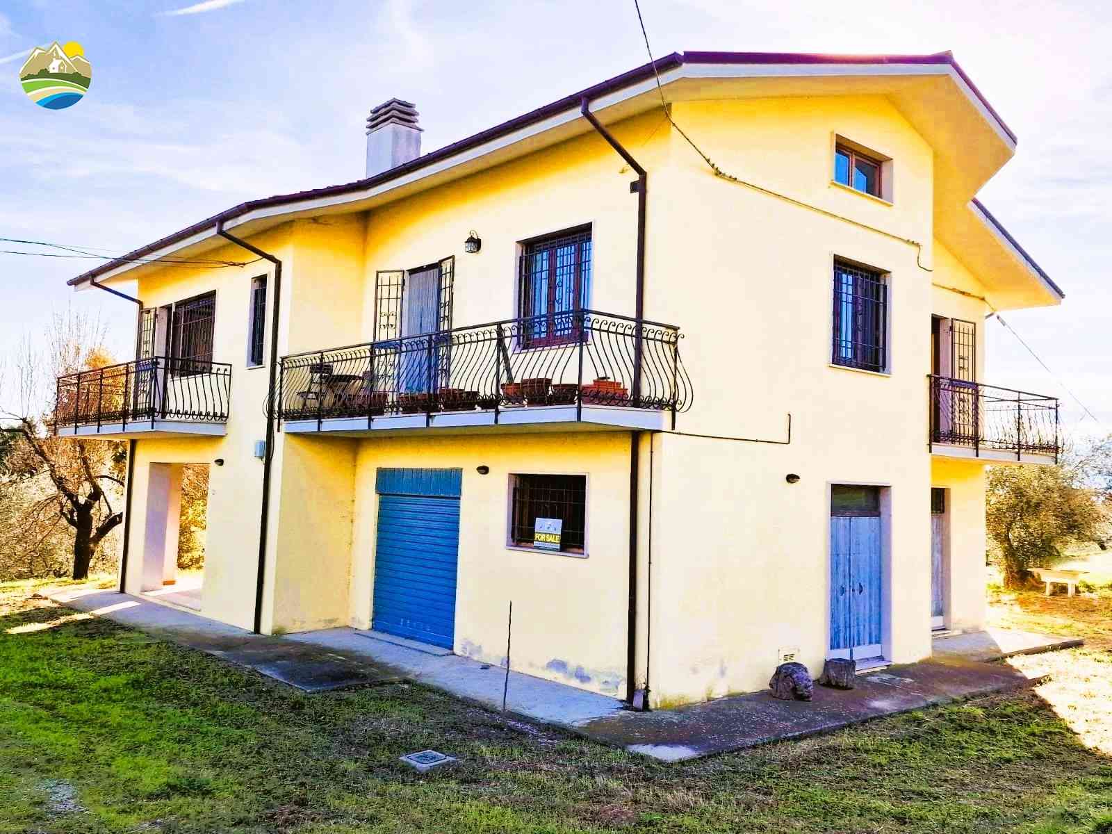 Country Houses Casa Ginestra - Elice - EUR 253.017