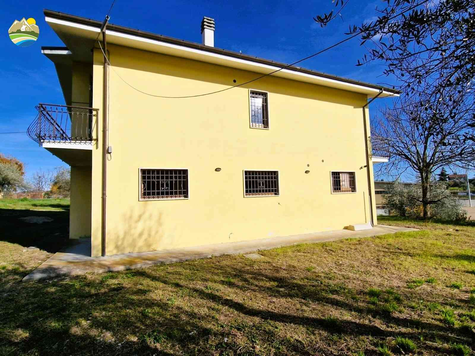 Country Houses Country Houses for sale Elice (PE), Casa Ginestra - Elice - EUR 256.328 750 small