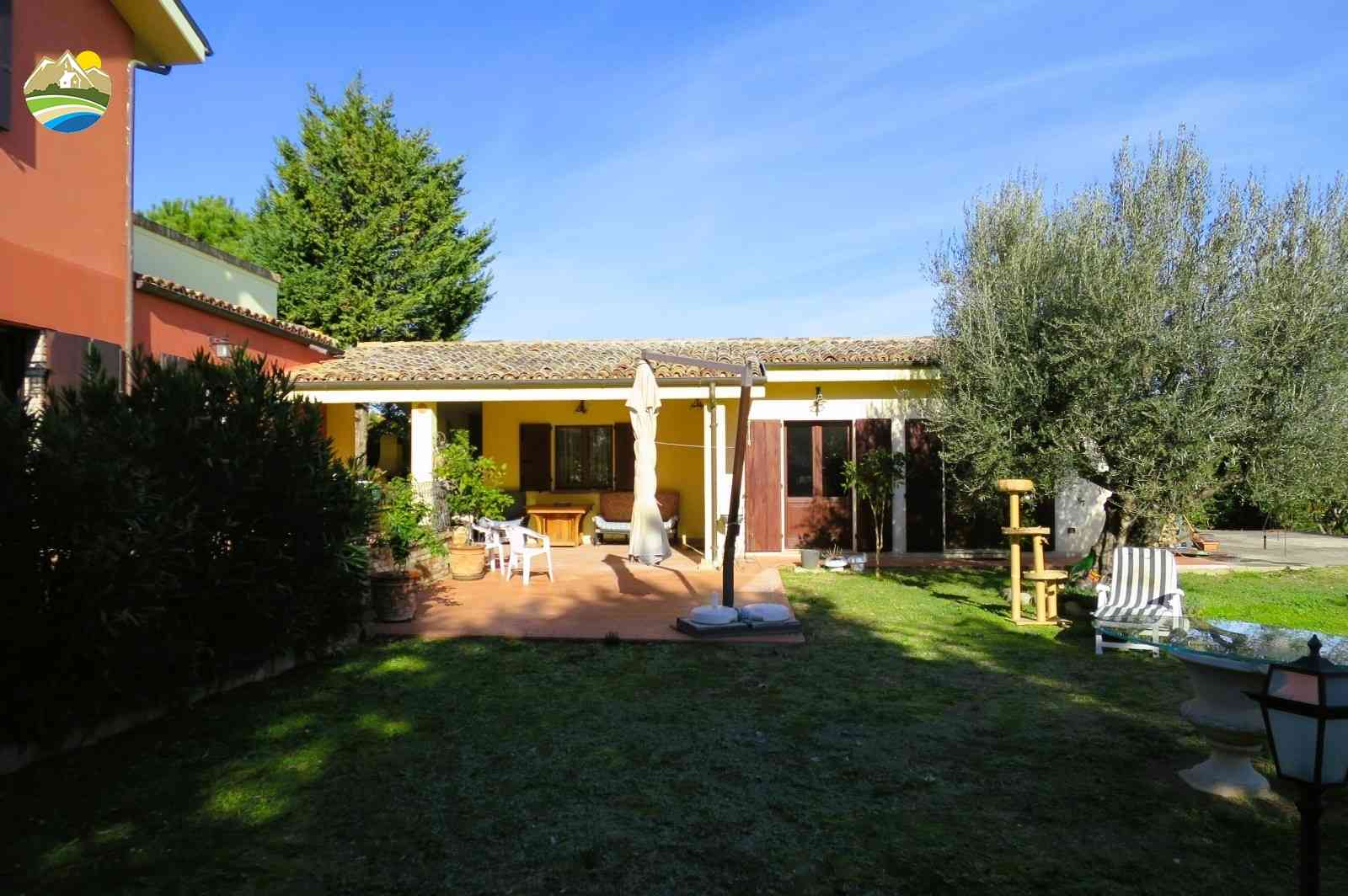 Country Houses Country Houses for sale Bellante (TE), Casale La Vignola - Bellante - EUR 524.401 640
