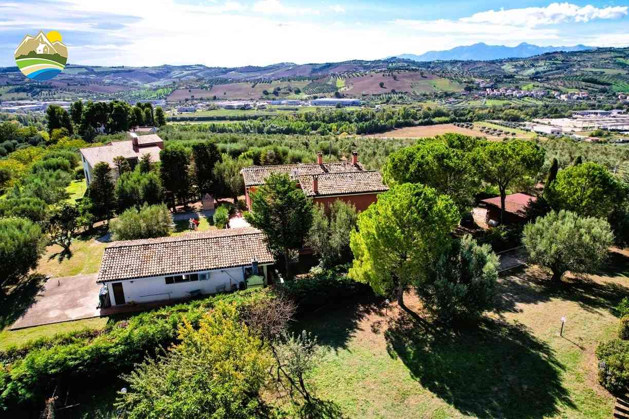 Country Houses Country Houses for sale Bellante (TE), Casale La Vignola - Bellante - EUR 486.073 970