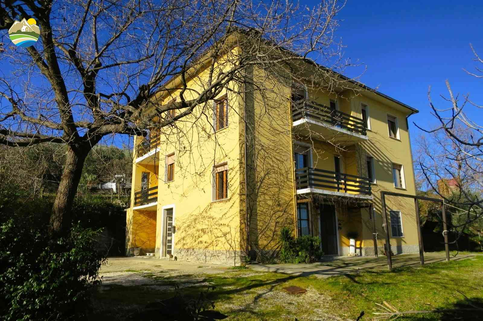 Country Houses Country Houses for sale Castiglione Messer Raimondo (TE), Casa Allamanda - Castiglione Messer Raimondo - EUR 125.614 850