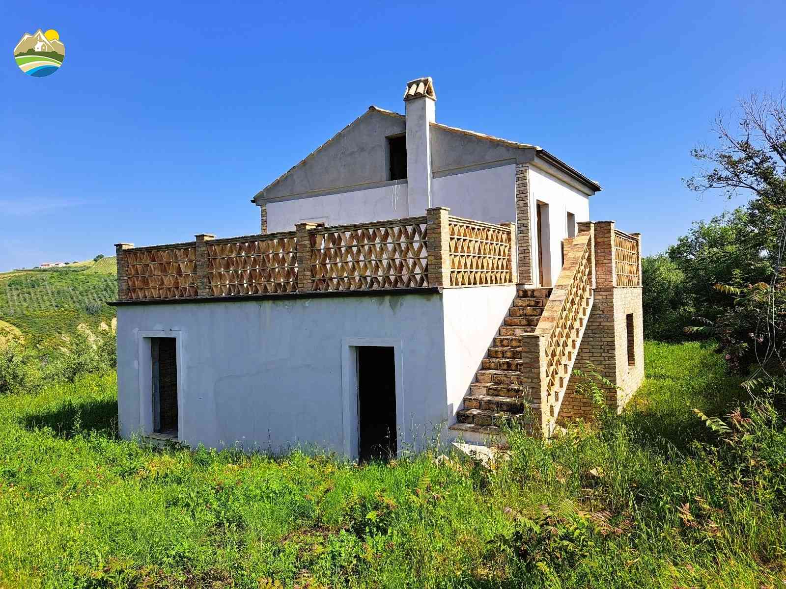 Country Houses Casa Firenze - Elice - EUR 85.199