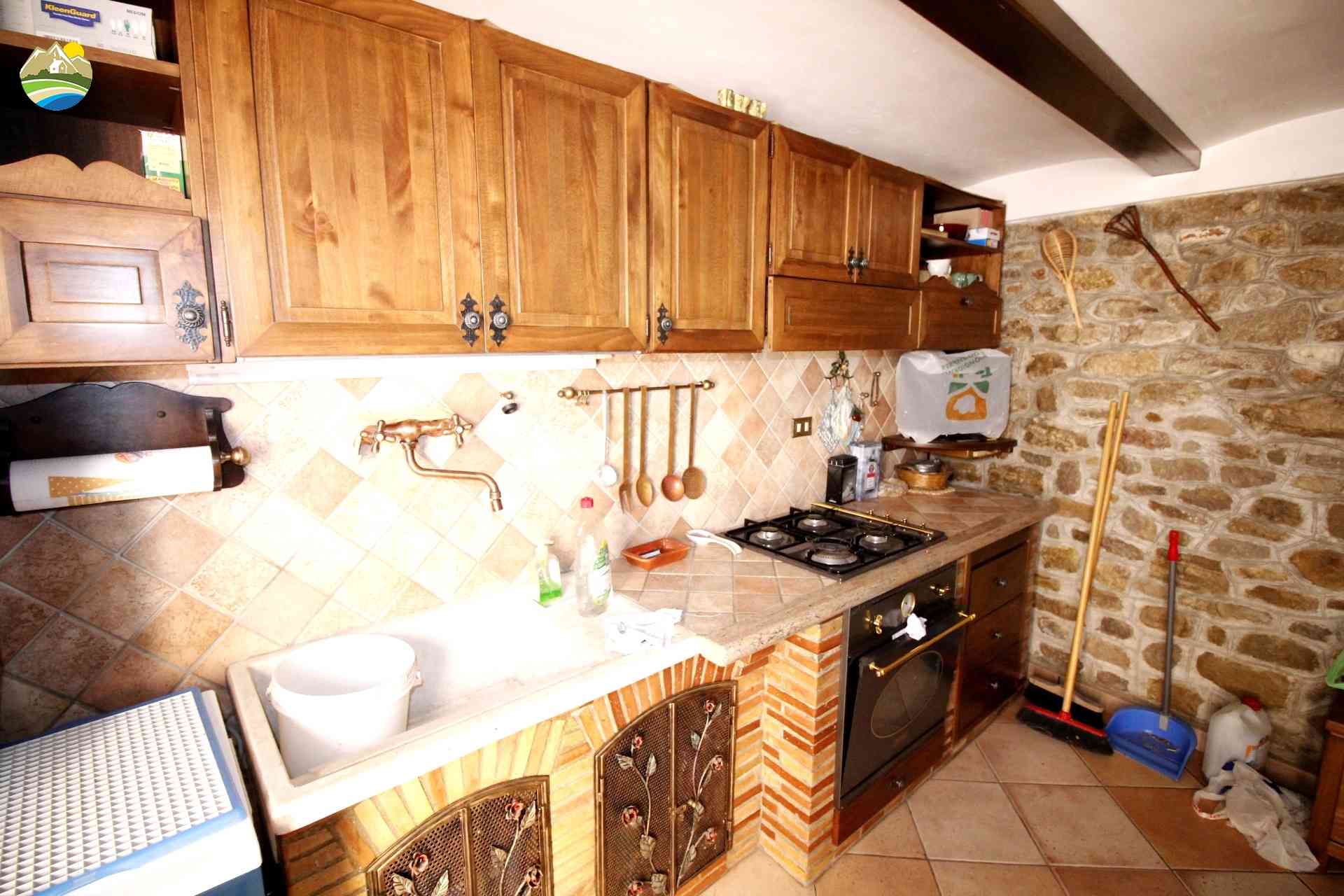 Country Houses Country Houses for sale Montebello di Bertona (PE), Casa delle Viste - Montebello di Bertona - EUR 85.199 630