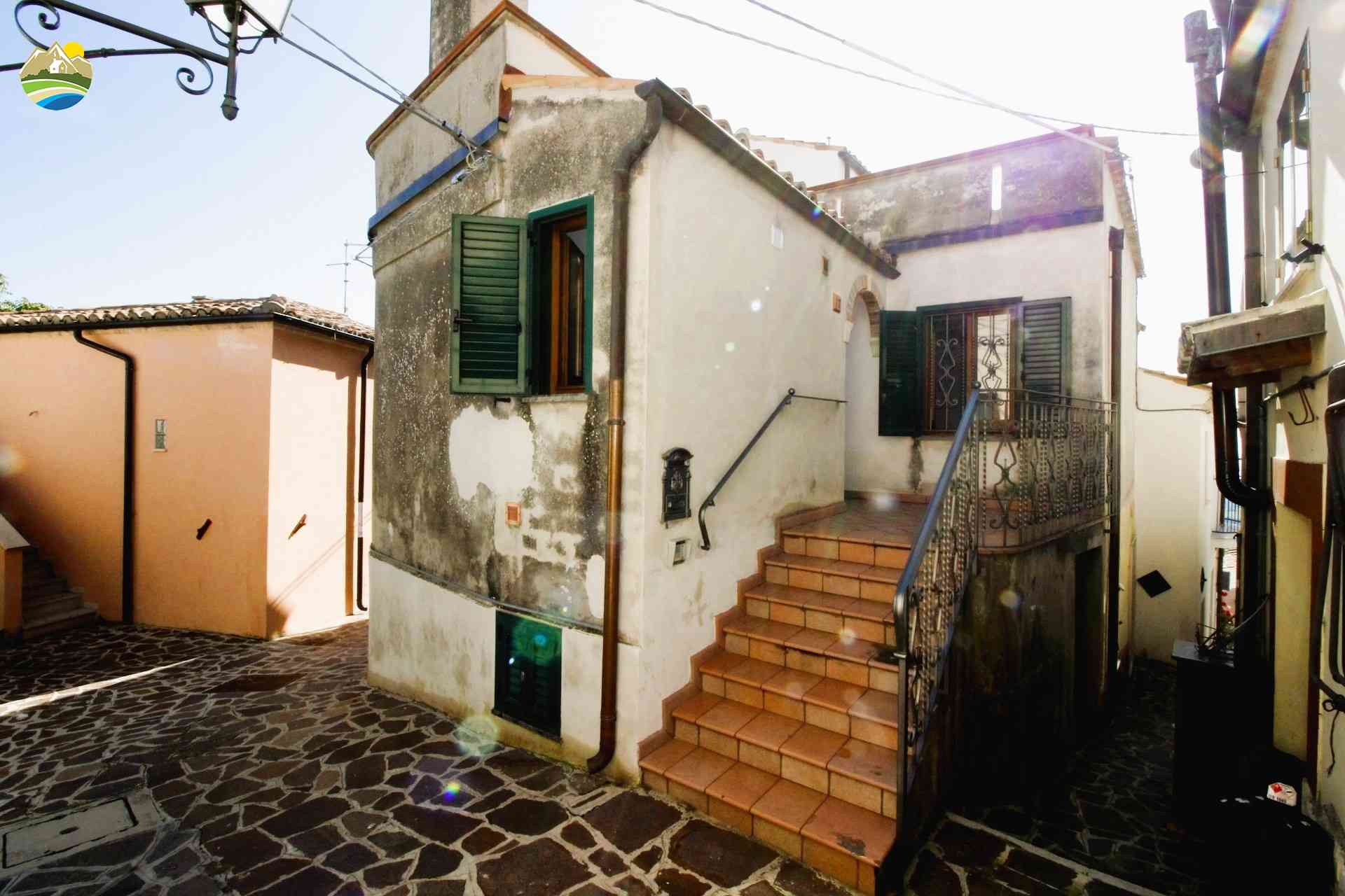 Country Houses Country Houses for sale Montebello di Bertona (PE), Casa delle Viste - Montebello di Bertona - EUR 85.199 650