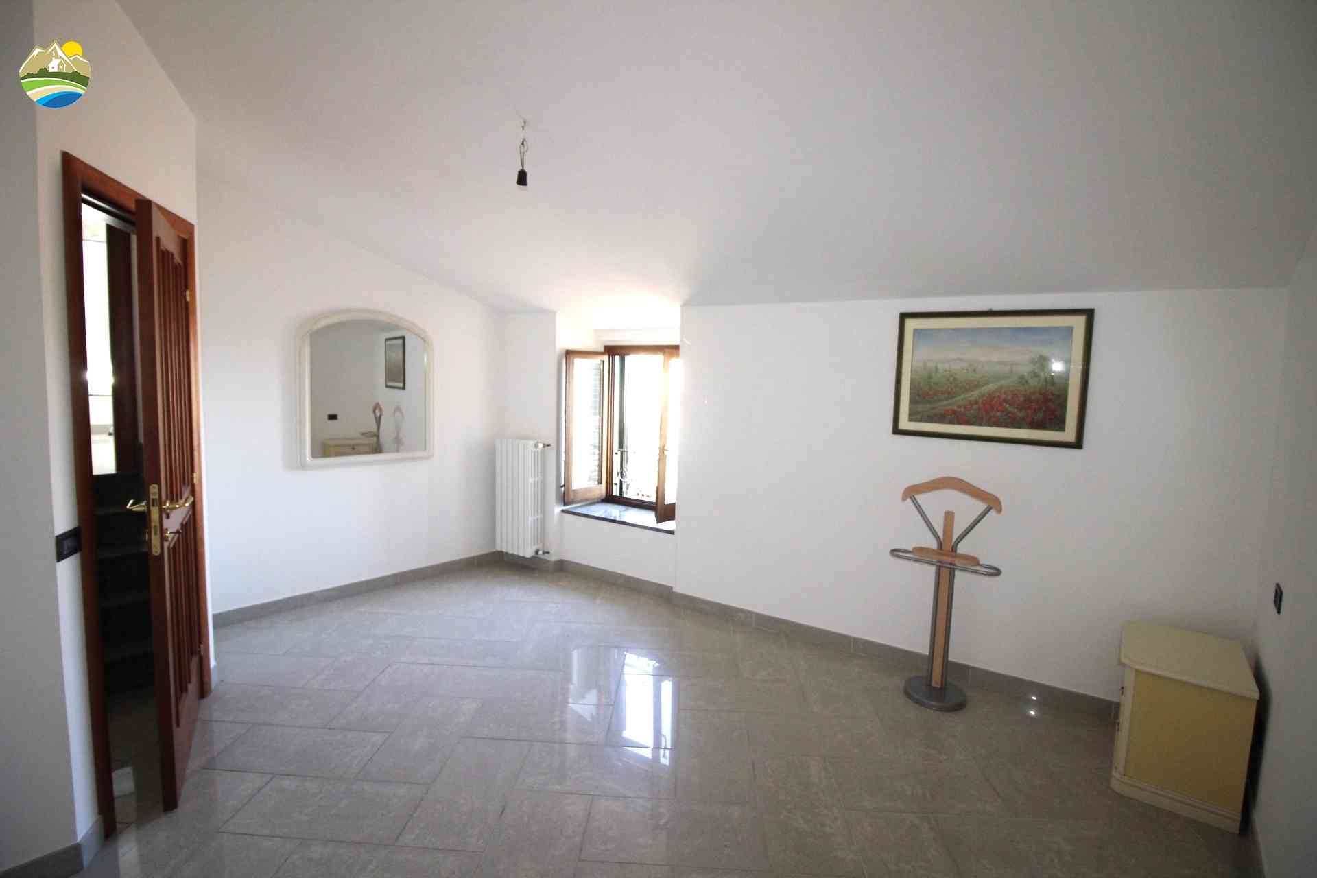 Country Houses Country Houses for sale Montebello di Bertona (PE), Casa delle Viste - Montebello di Bertona - EUR 85.199 780