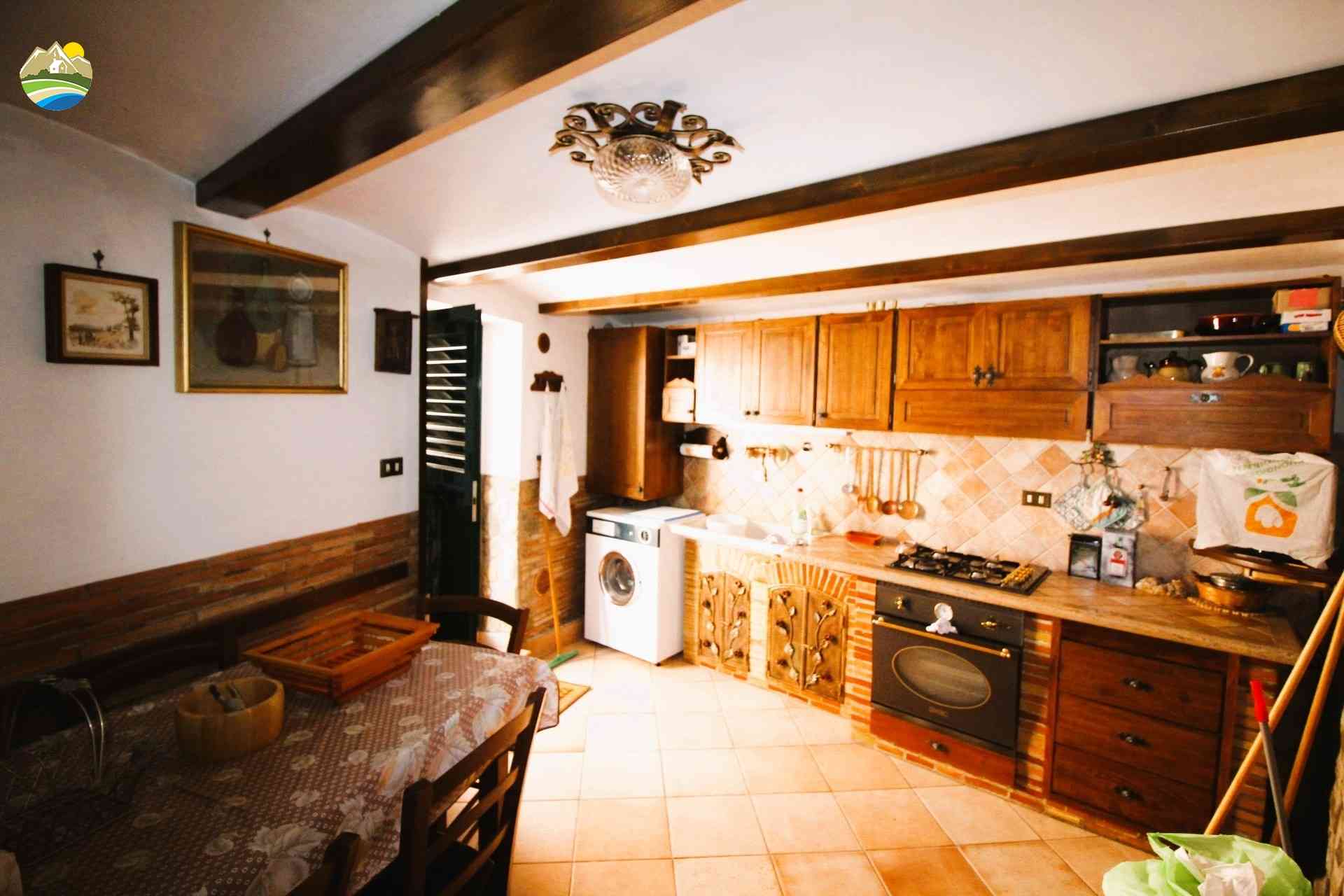 Country Houses Country Houses for sale Montebello di Bertona (PE), Casa delle Viste - Montebello di Bertona - EUR 85.199 860
