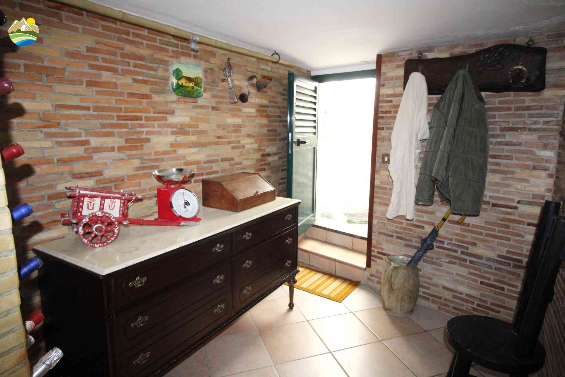 Country Houses Country Houses for sale Montebello di Bertona (PE), Casa delle Viste - Montebello di Bertona - EUR 85.199 880