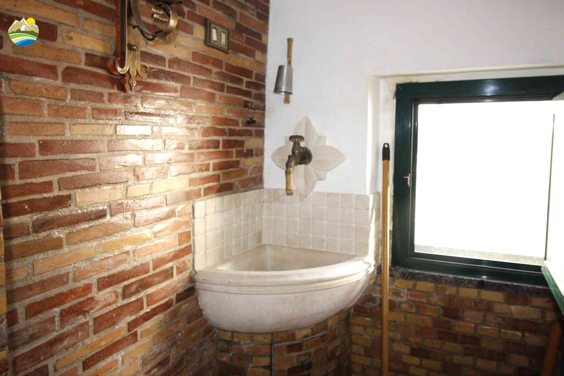 Country Houses Country Houses for sale Montebello di Bertona (PE), Casa delle Viste - Montebello di Bertona - EUR 85.199 890