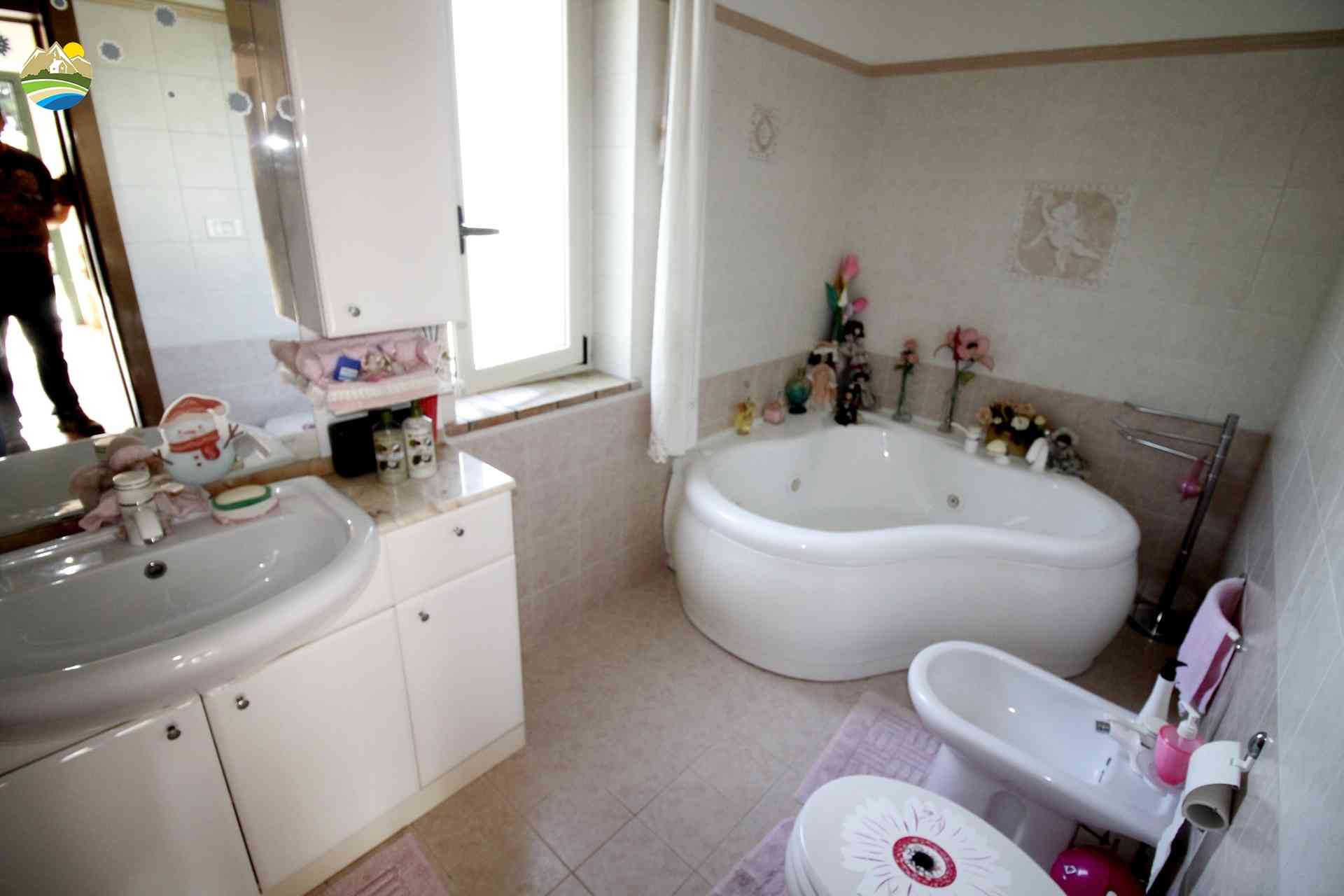 Casa di campagna Casa di campagna in vendita Atri (TE), Casolare degli Asinelli - Atri - EUR 349.536 780