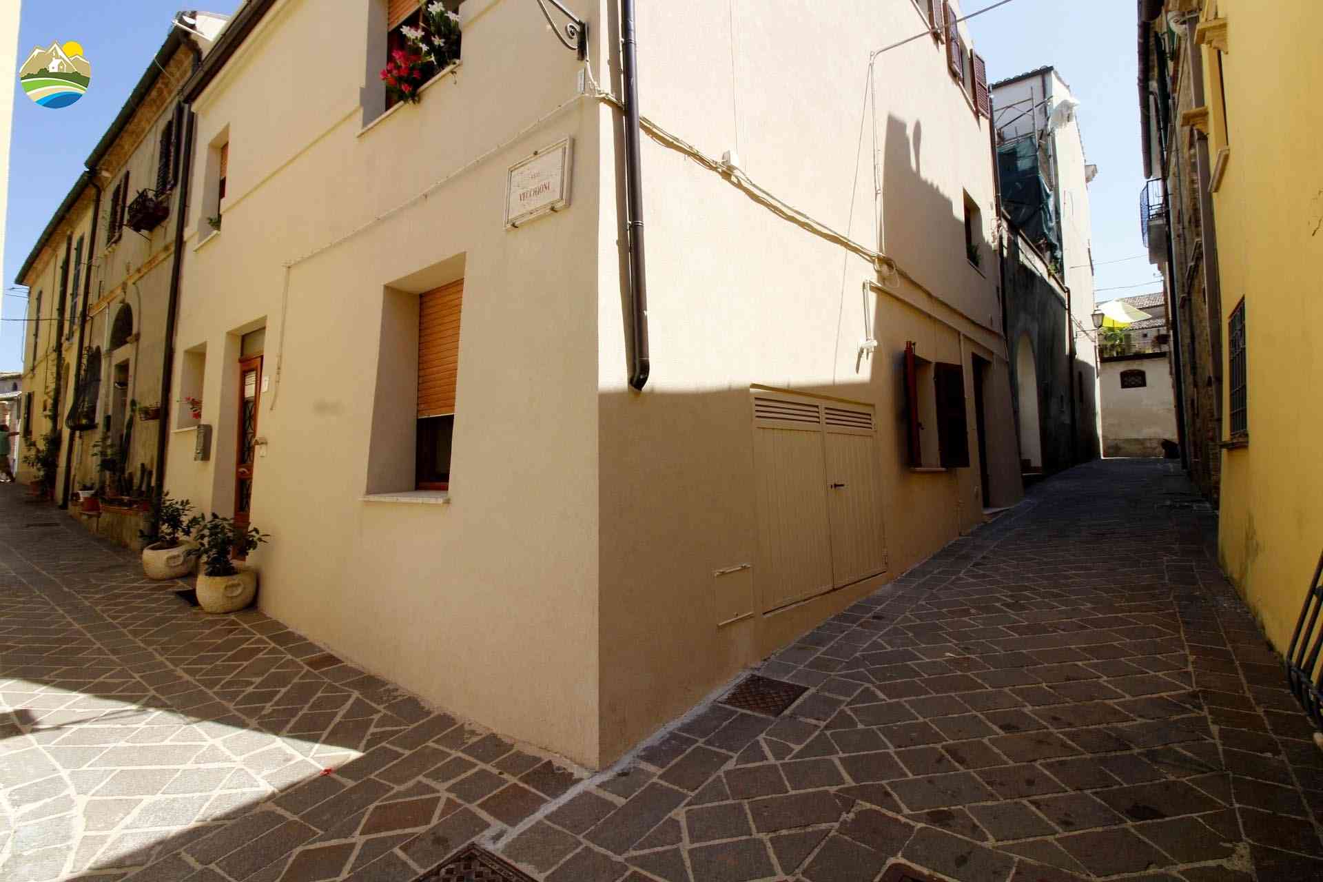 Casa in paese Casa in paese in vendita Atri (TE), Casa del Vico - Atri - EUR 183.506 680