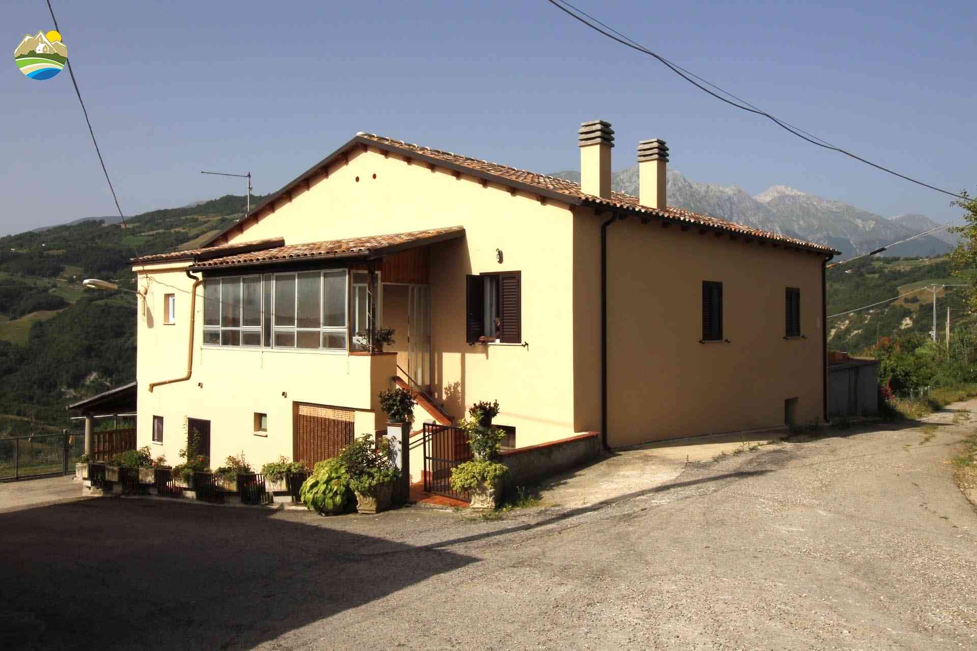 Country Houses Country Houses for sale Bisenti (TE), Casale Casciarelli - Bisenti - EUR 174.768 800