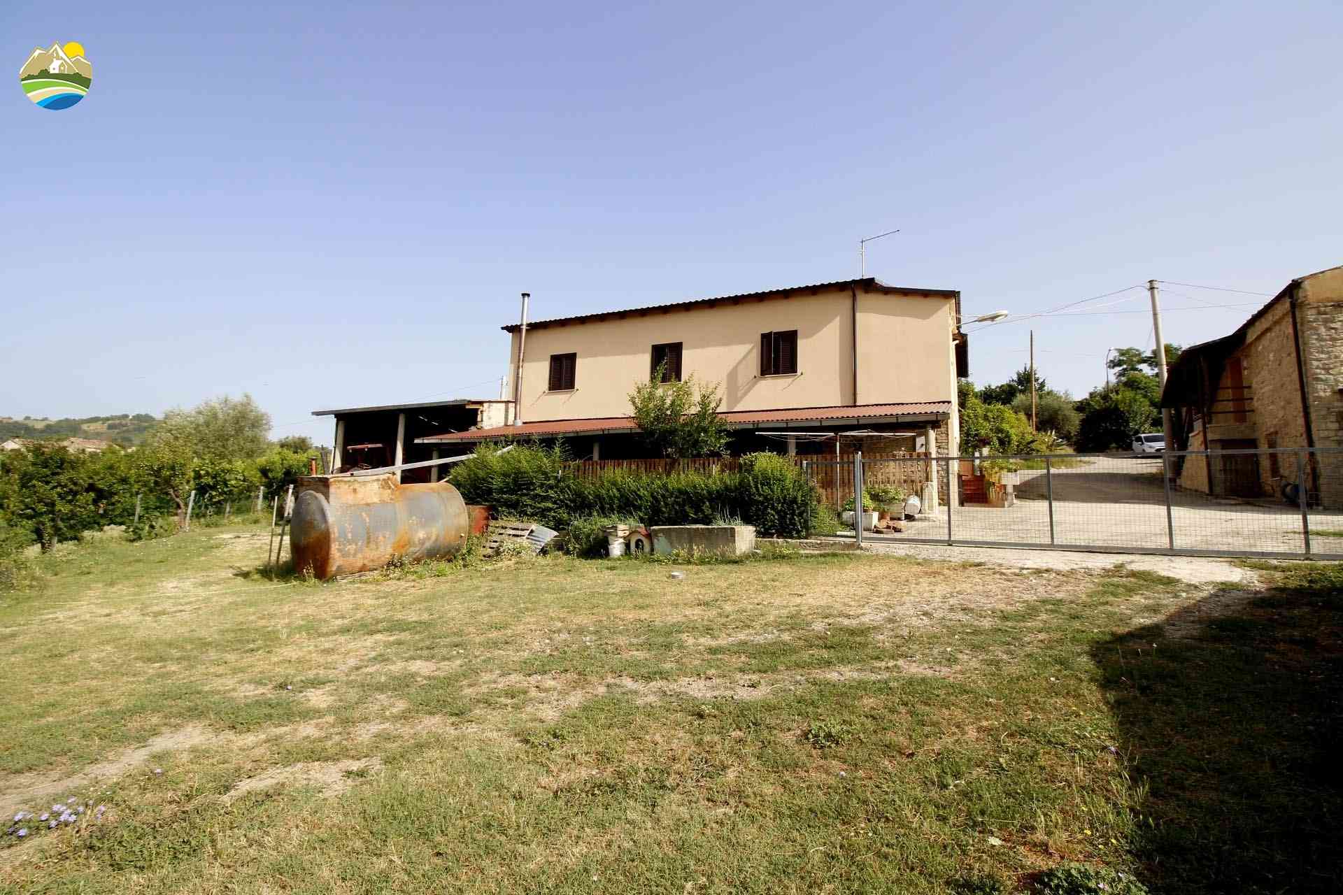 Country Houses Country Houses for sale Bisenti (TE), Casale Casciarelli - Bisenti - EUR 174.768 900