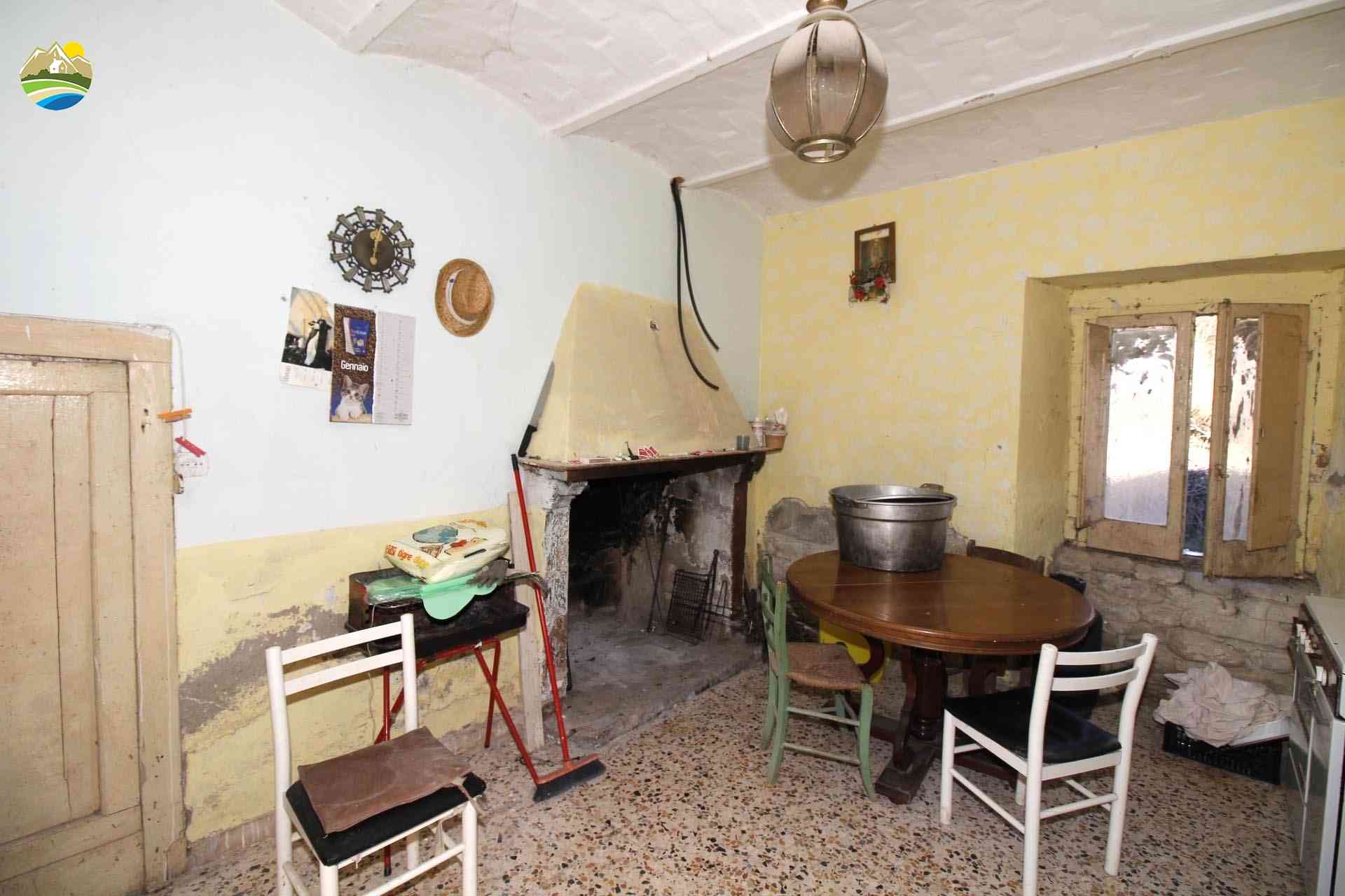 Country Houses Country Houses for sale Bisenti (TE), Casa del Pettirosso - Bisenti - EUR 95.000 770