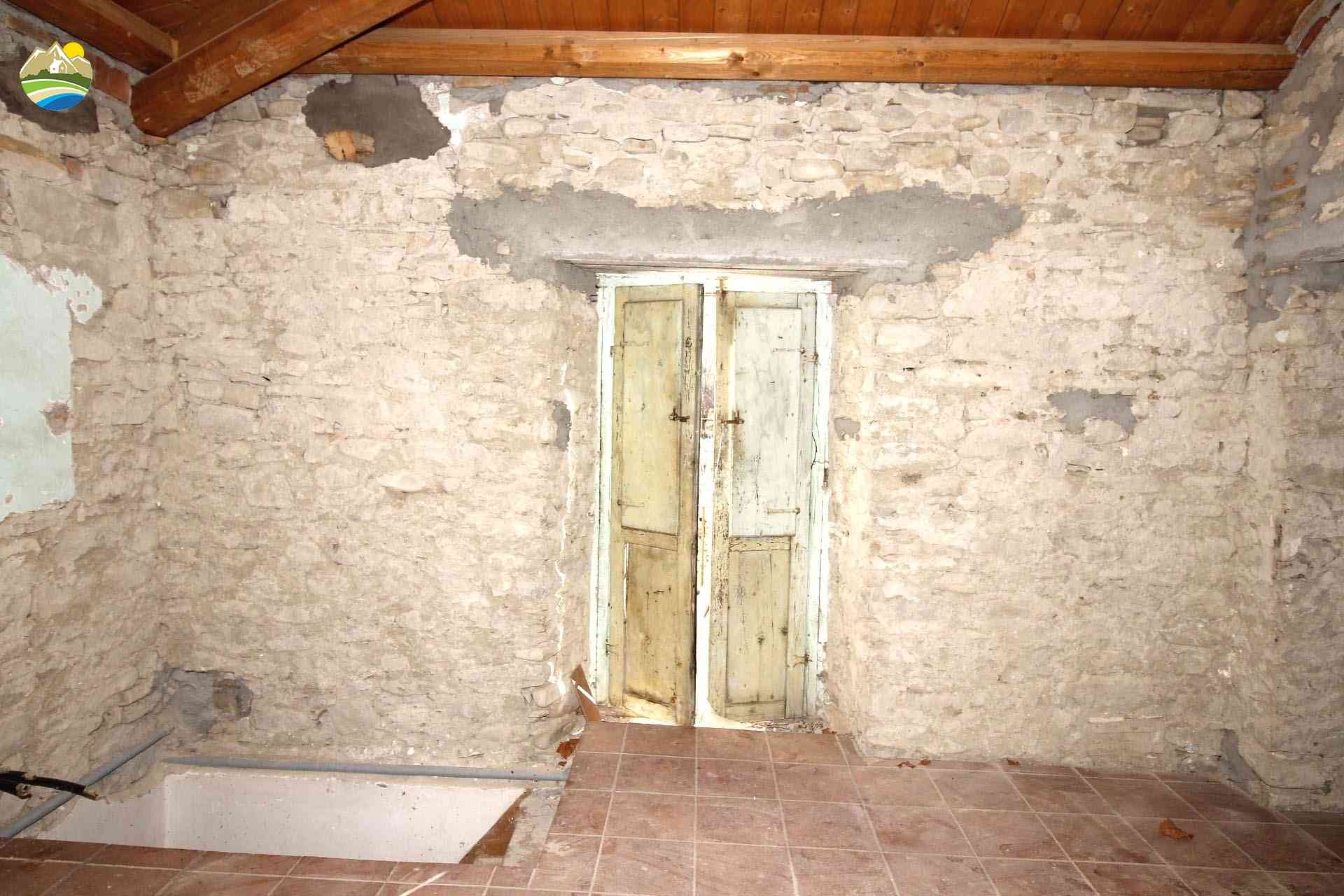 Country Houses Country Houses for sale Bisenti (TE), Casa del Pettirosso - Bisenti - EUR 95.000 870