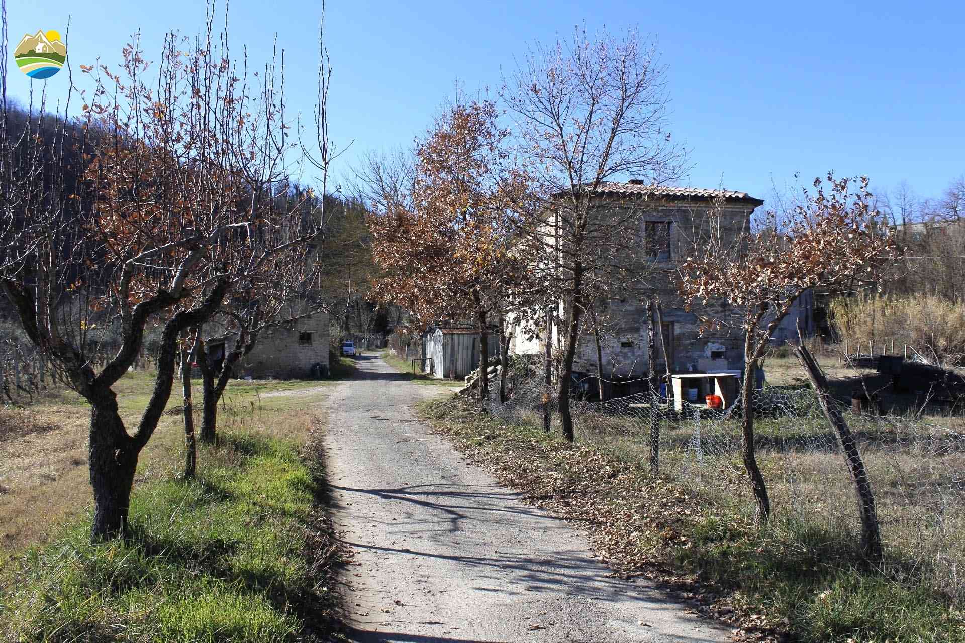 Country Houses Country Houses for sale Bisenti (TE), Casa del Pettirosso - Bisenti - EUR 95.000 900