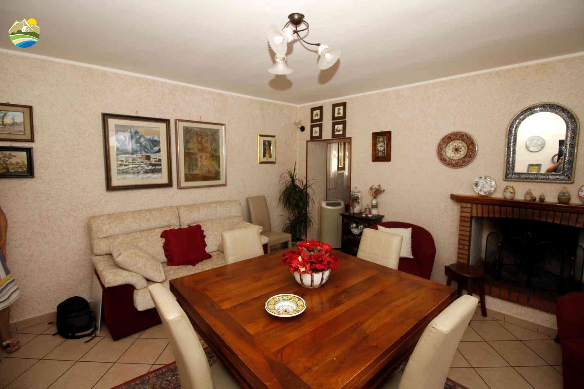 Casa in paese Casa in paese in vendita Castiglione Messer Raimondo (TE), Casa La Piazza - Castiglione Messer Raimondo - EUR 169.306 780