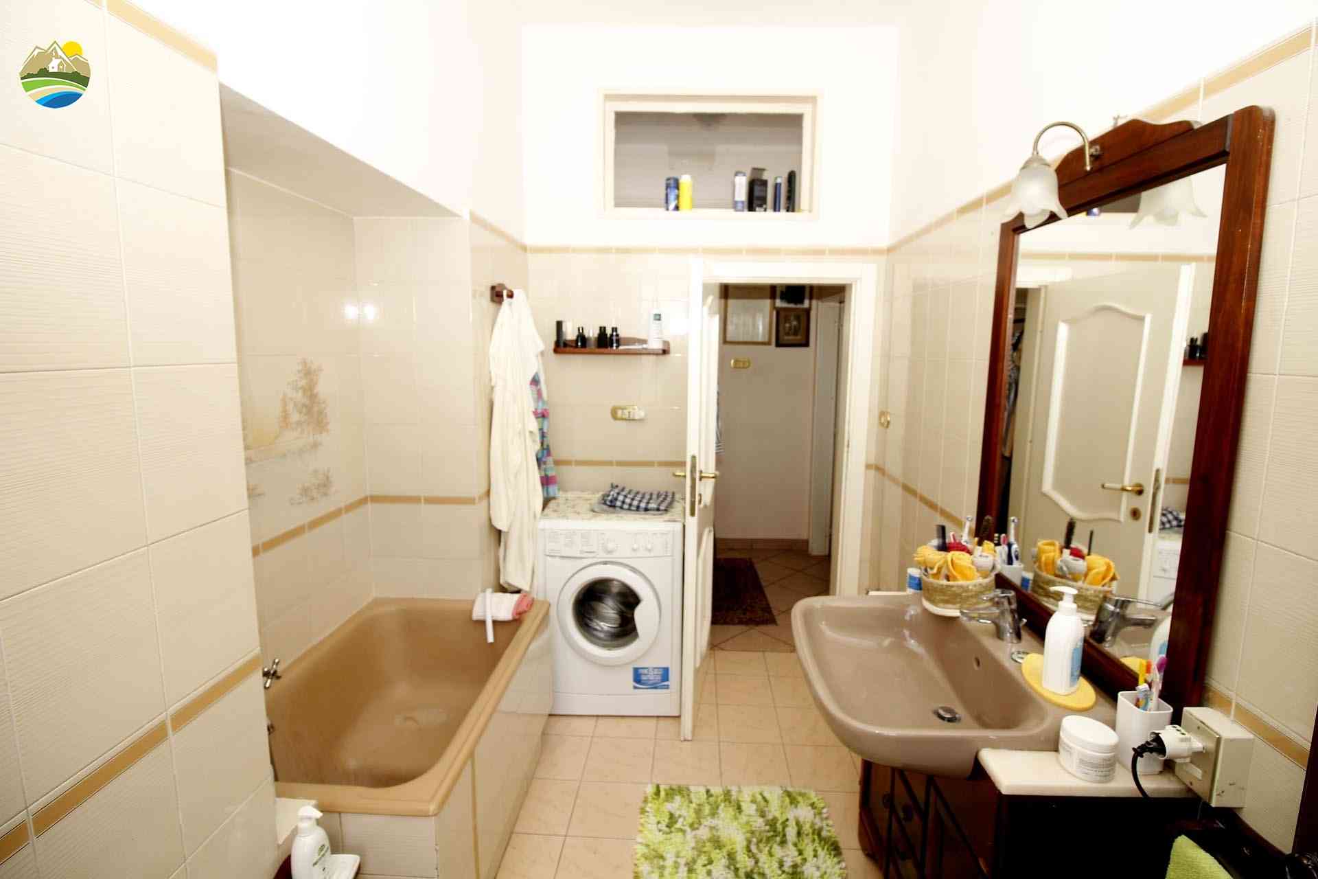 Casa in paese Casa in paese in vendita Castiglione Messer Raimondo (TE), Casa La Piazza - Castiglione Messer Raimondo - EUR 169.306 790
