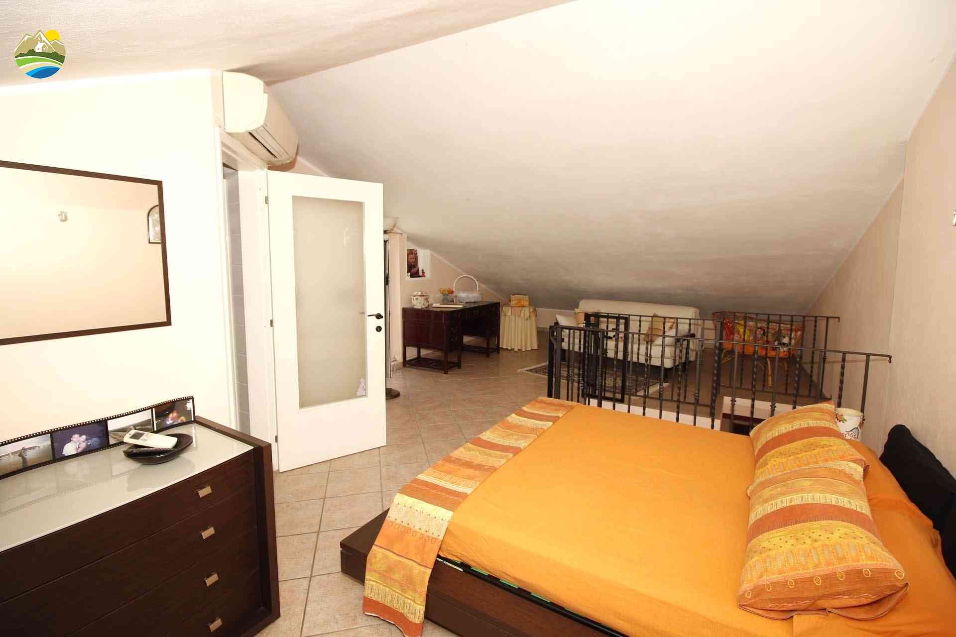 Casa in paese Casa in paese in vendita Castiglione Messer Raimondo (TE), Casa La Piazza - Castiglione Messer Raimondo - EUR 169.306 870