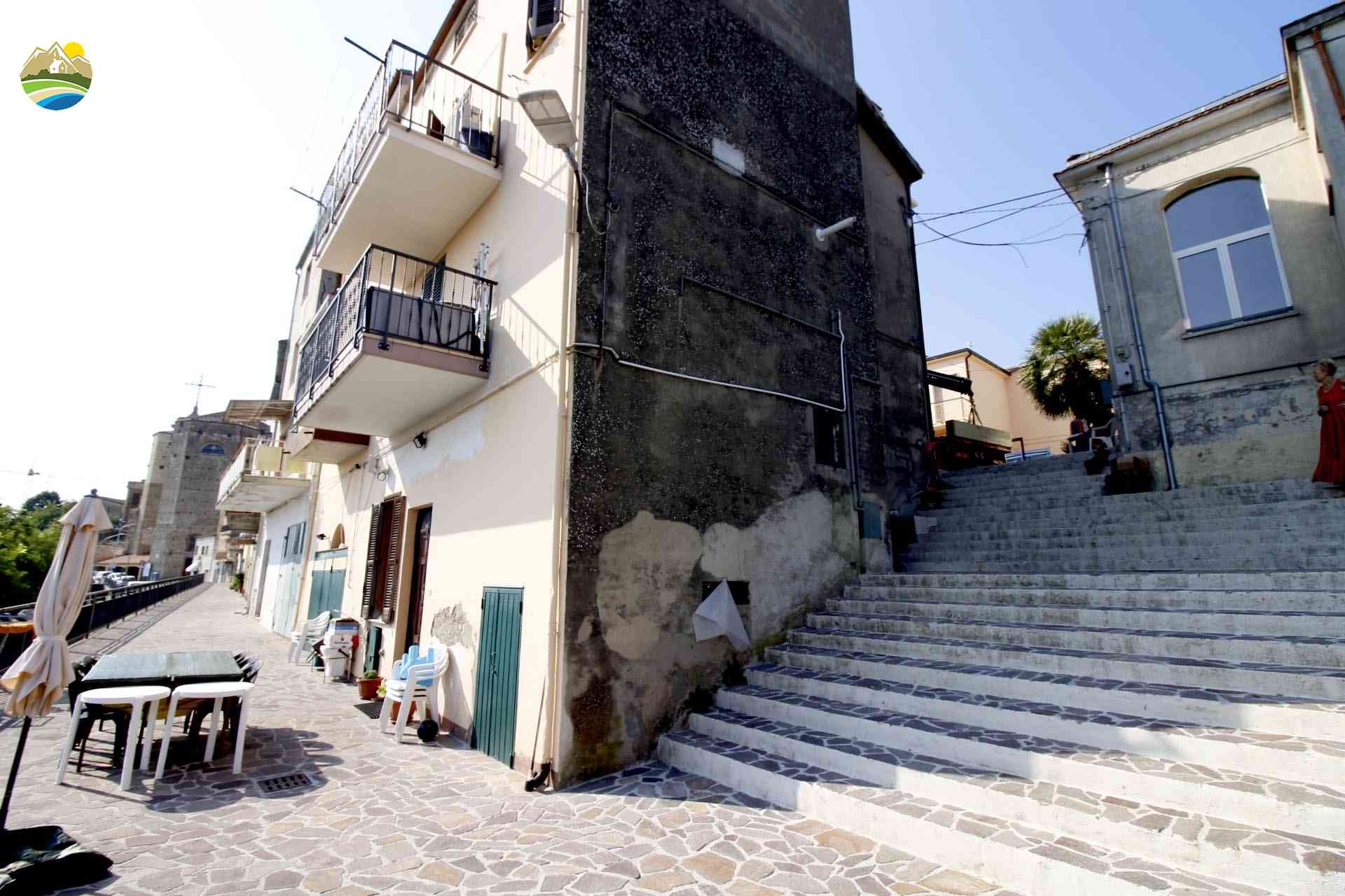 Casa in paese Casa in paese in vendita Castiglione Messer Raimondo (TE), Casa La Piazza - Castiglione Messer Raimondo - EUR 169.306 940