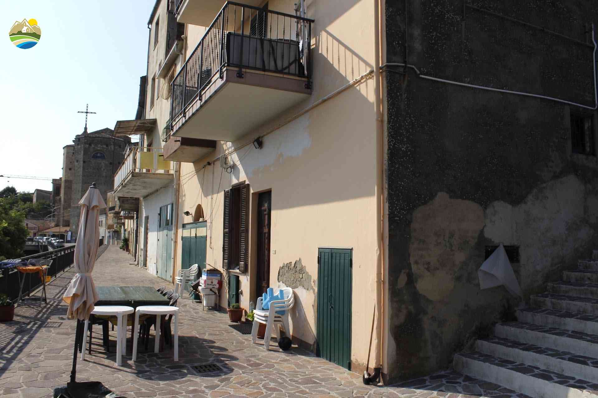 Casa in paese Casa in paese in vendita Castiglione Messer Raimondo (TE), Casa La Piazza - Castiglione Messer Raimondo - EUR 169.306 980