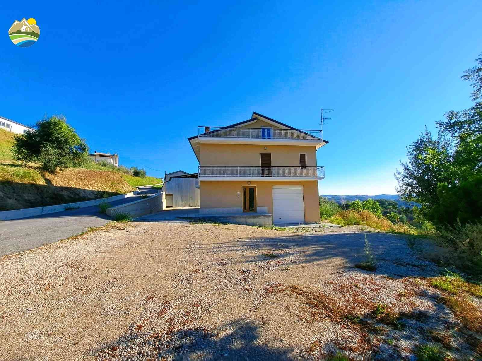Country Houses Country Houses for sale Castiglione Messer Raimondo (TE), Casa delle Ginestre - Castiglione Messer Raimondo - EUR 240.306 1040