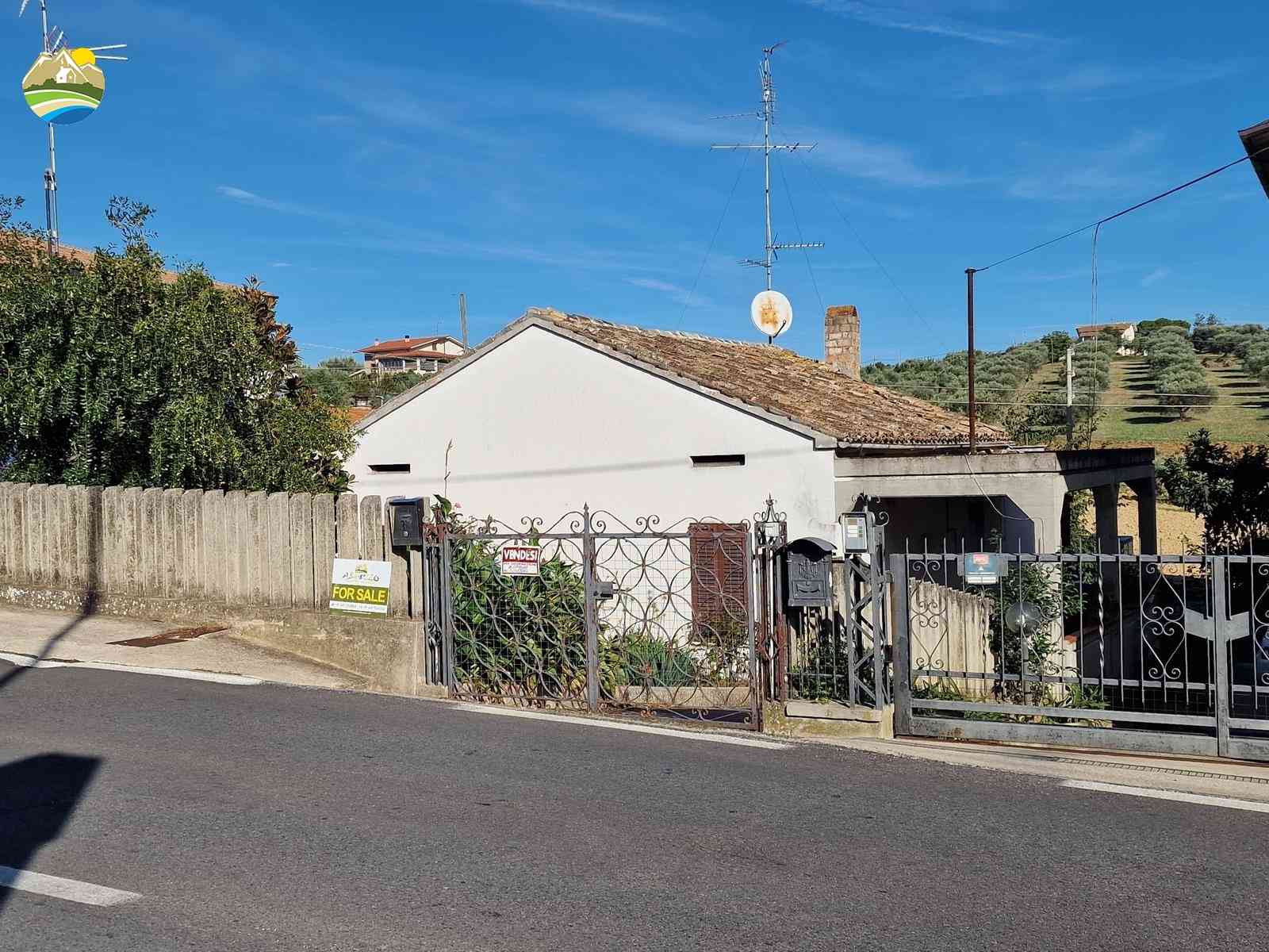 Detached House Detached House for sale Notaresco (TE), Casa Mentuccia - Notaresco - EUR 75.000 950