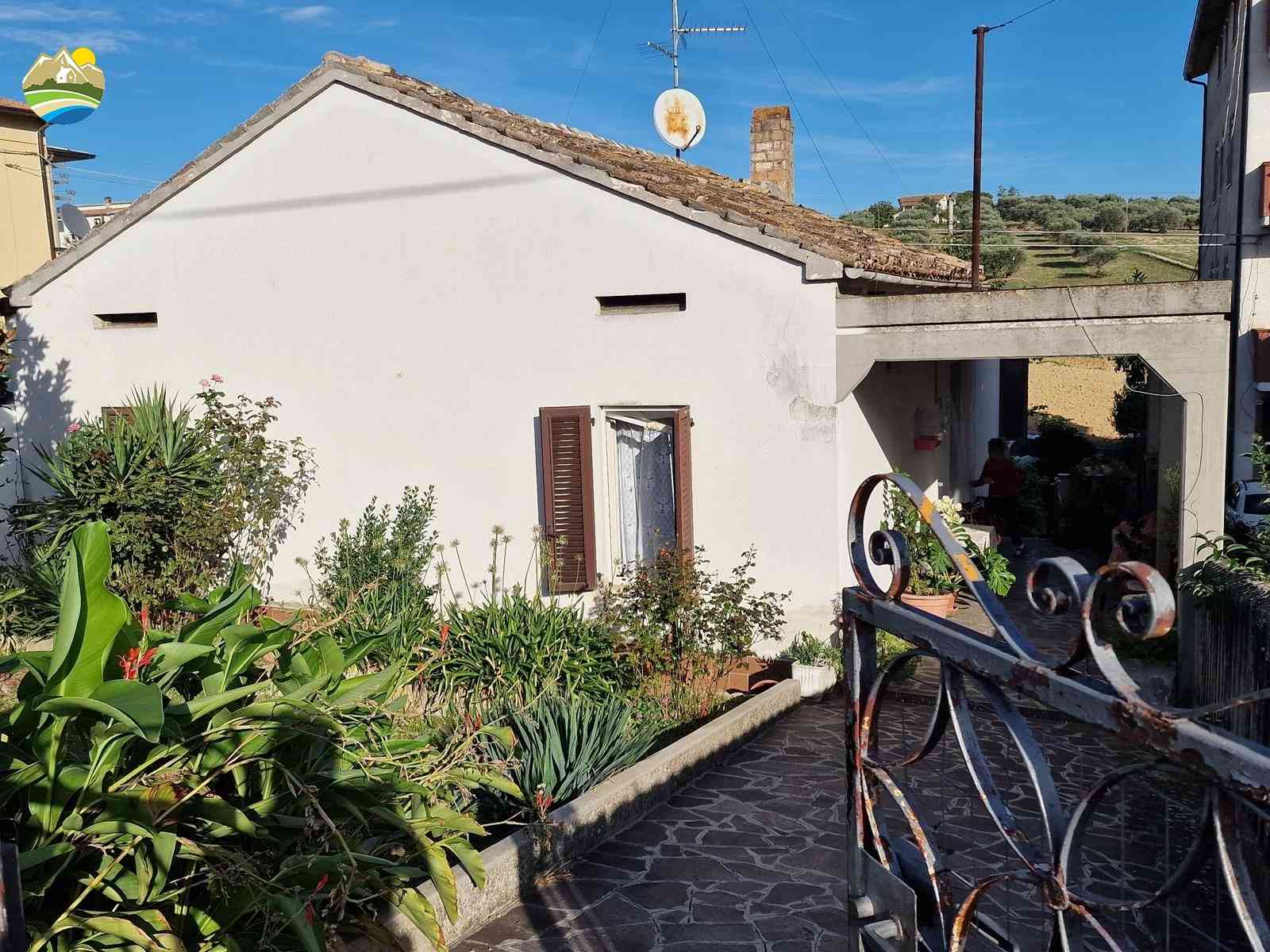 Detached House Detached House for sale Notaresco (TE), Casa Mentuccia - Notaresco - EUR 75.000 980