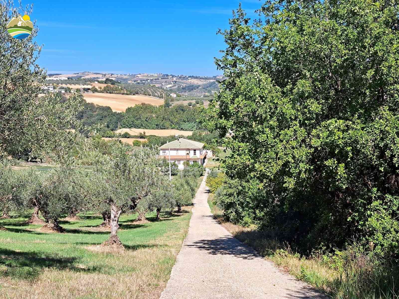 Country Houses Country Houses for sale Picciano (PE), Casa Airone - Picciano - EUR 205.000 950