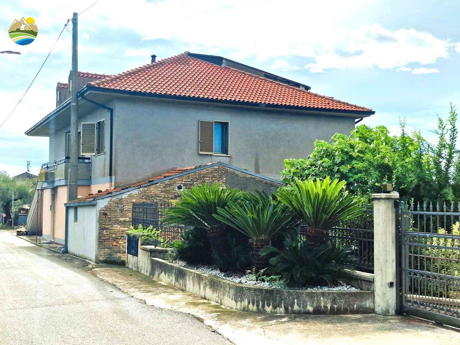 Country Houses Country Houses for sale Morro D'Oro (TE), Casa Morro - Morro D'Oro - EUR 240.306 790