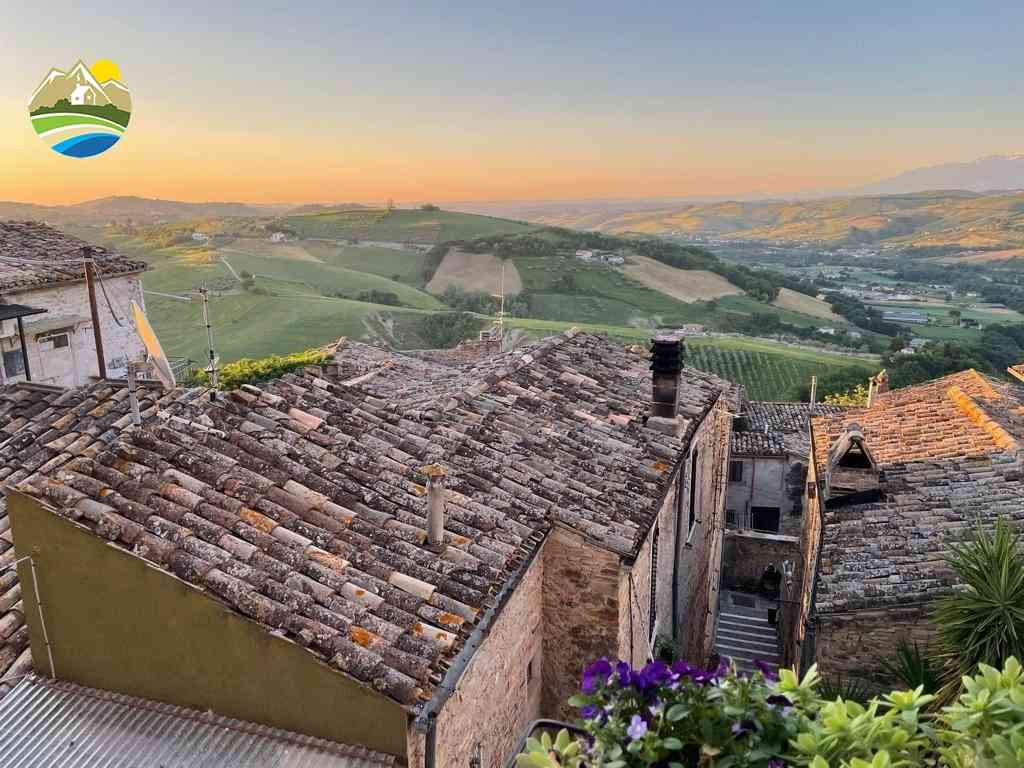Casa in paese Casa in paese in vendita Montefino (TE), Casa dell'Orologio - Montefino - EUR 76.461 1020