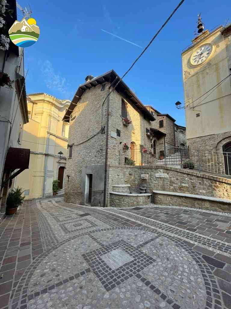 Casa in paese Casa in paese in vendita Montefino (TE), Casa dell'Orologio - Montefino - EUR 76.461 980
