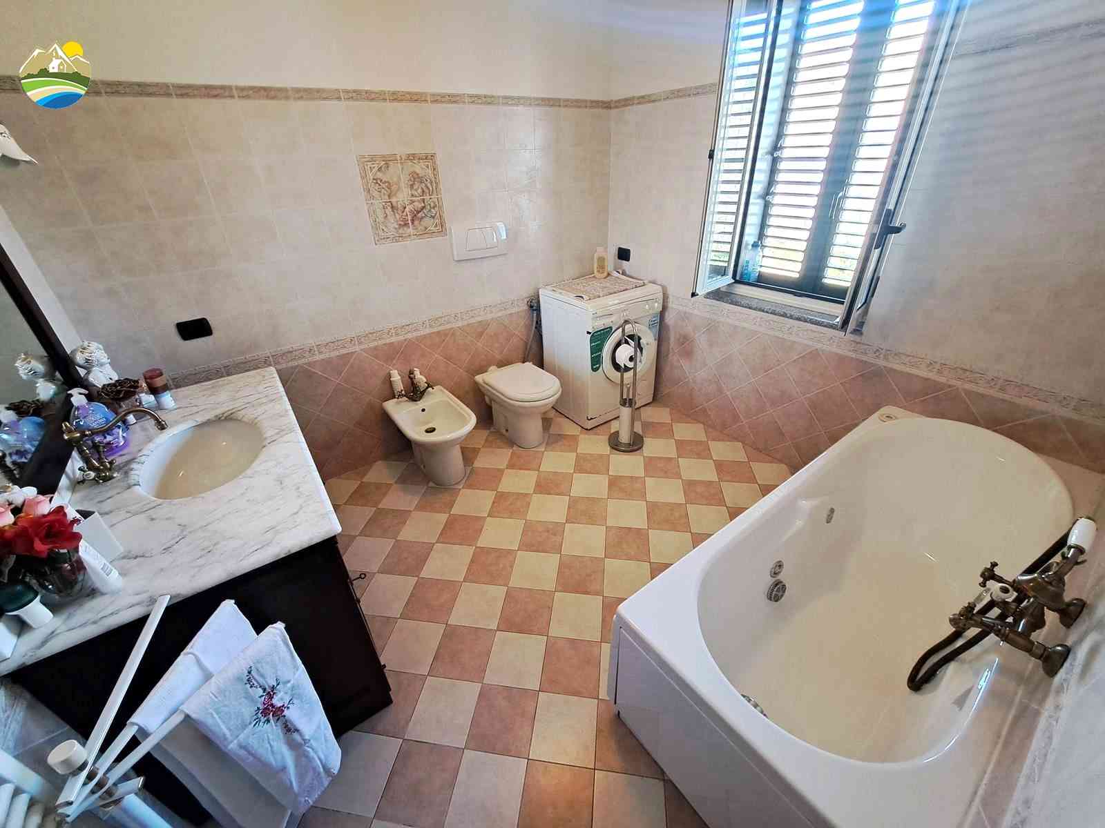 Country Houses Country Houses for sale Cellino Attanasio (TE), Casa La Taverna - Cellino Attanasio - EUR 345.000 1000