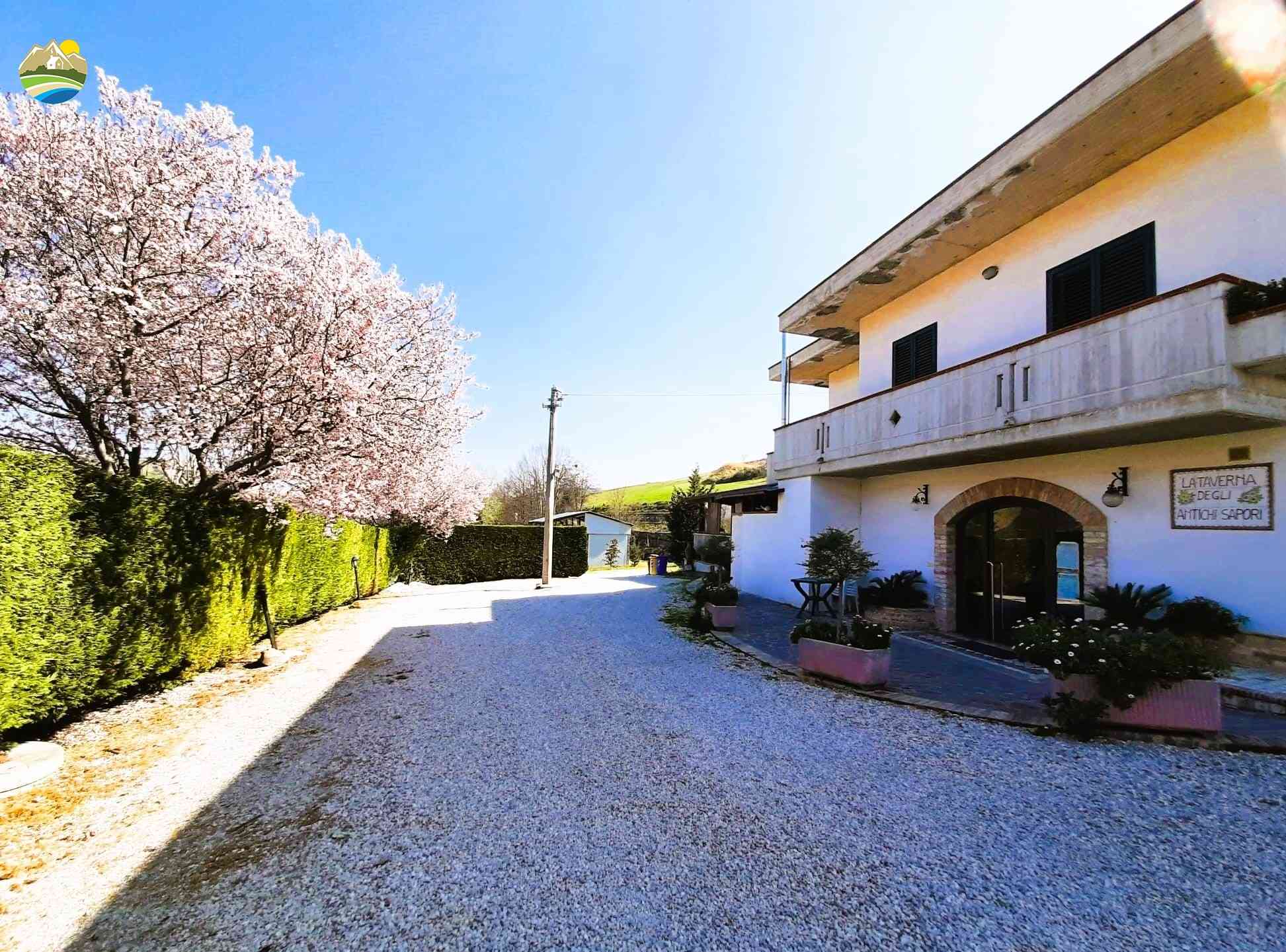Country Houses Country Houses for sale Cellino Attanasio (TE), Casa La Taverna - Cellino Attanasio - EUR 345.000 1110