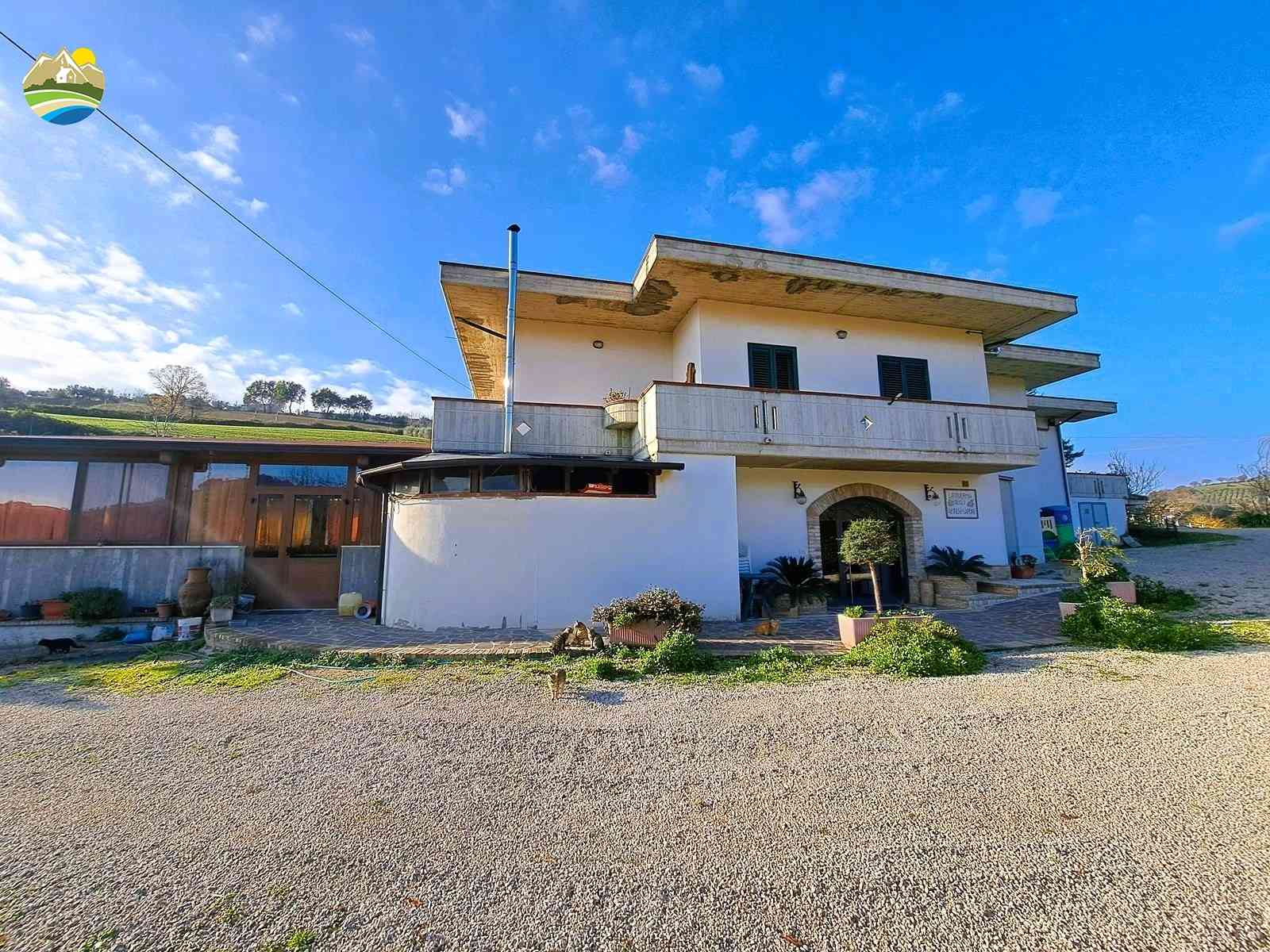 Country Houses Country Houses for sale Cellino Attanasio (TE), Casa La Taverna - Cellino Attanasio - EUR 345.000 790