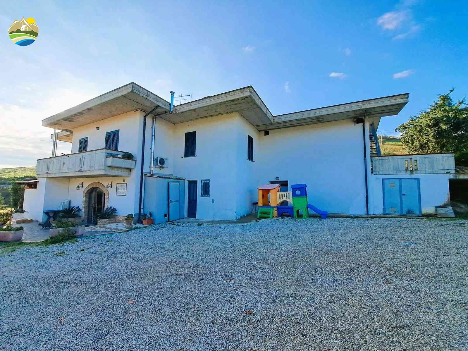 Country Houses Country Houses for sale Cellino Attanasio (TE), Casa La Taverna - Cellino Attanasio - EUR 345.000 810